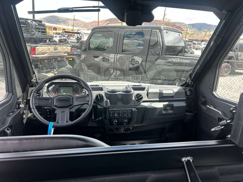 2027 Polaris Ranger Crew XP 1000 Cab 5