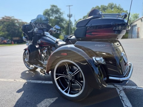 2022 Harley-Davidson CVO Tri Glide® 4