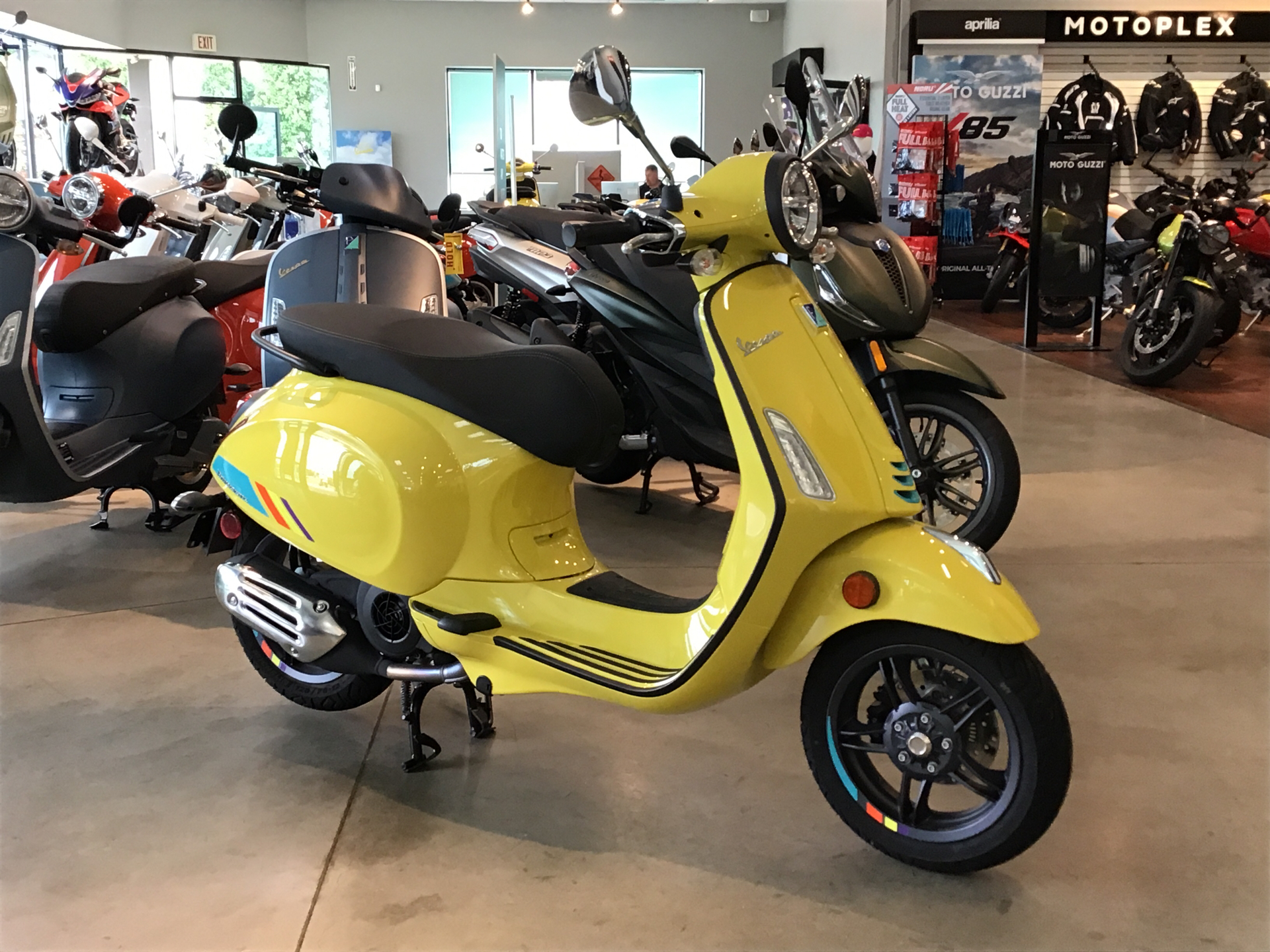 2024 Vespa Primavera 150 S 1