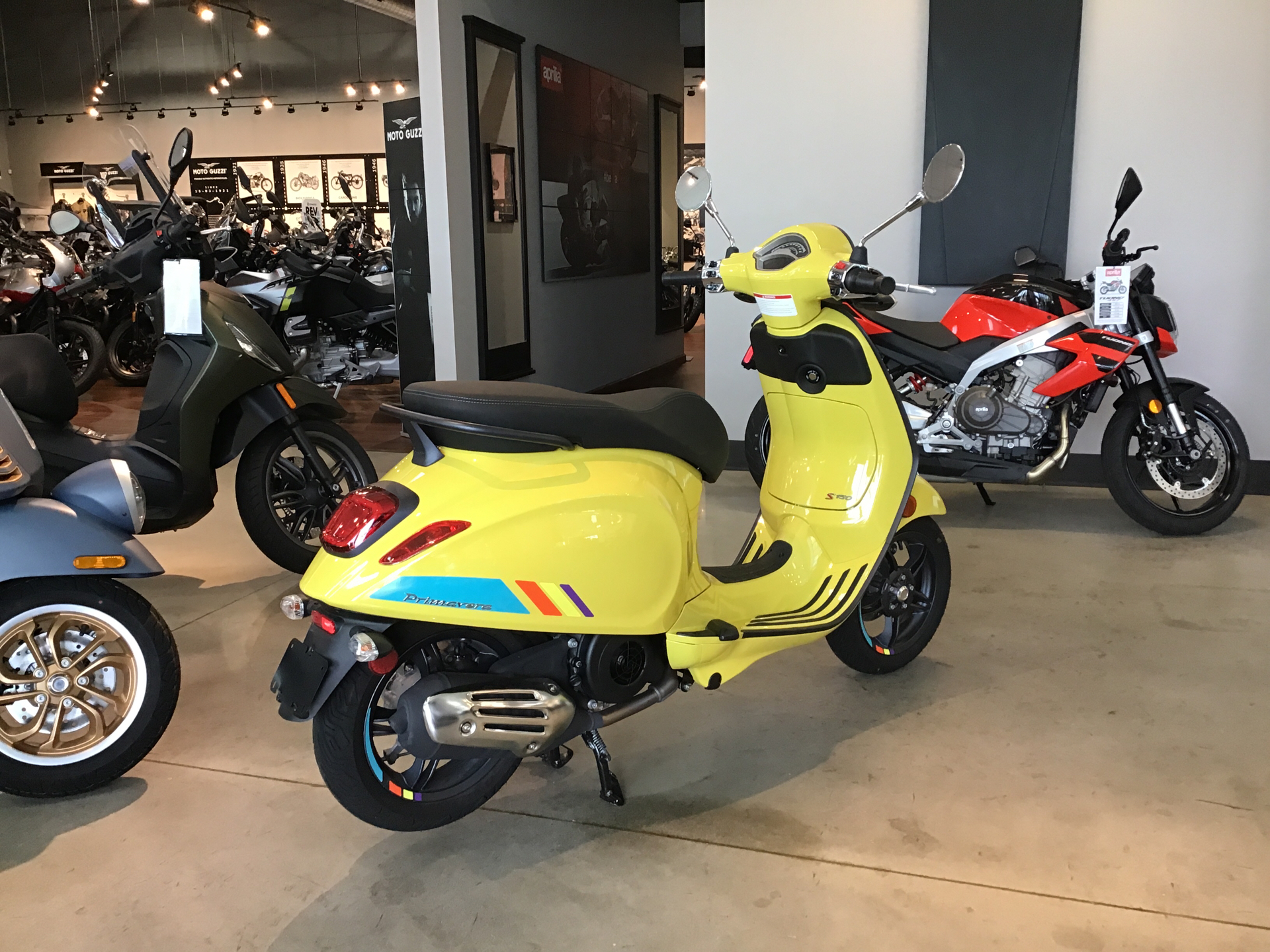 2024 Vespa Primavera 150 S 3