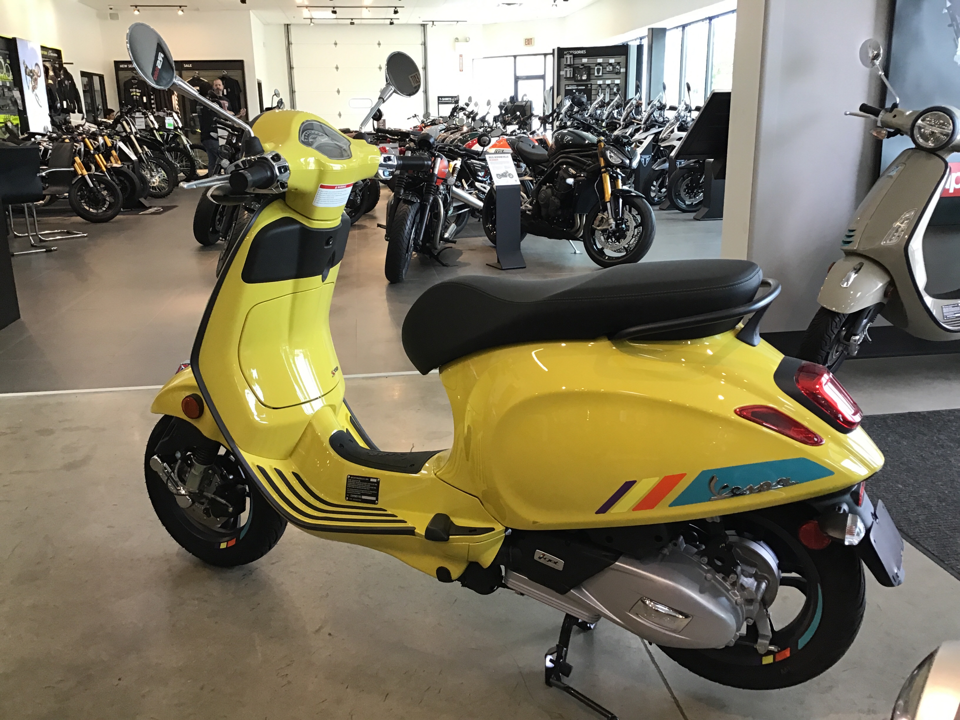 2024 Vespa Primavera 150 S 4
