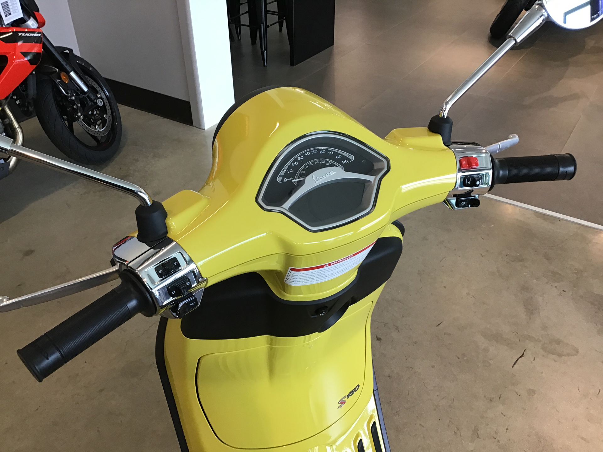 2024 Vespa Primavera 150 S 6
