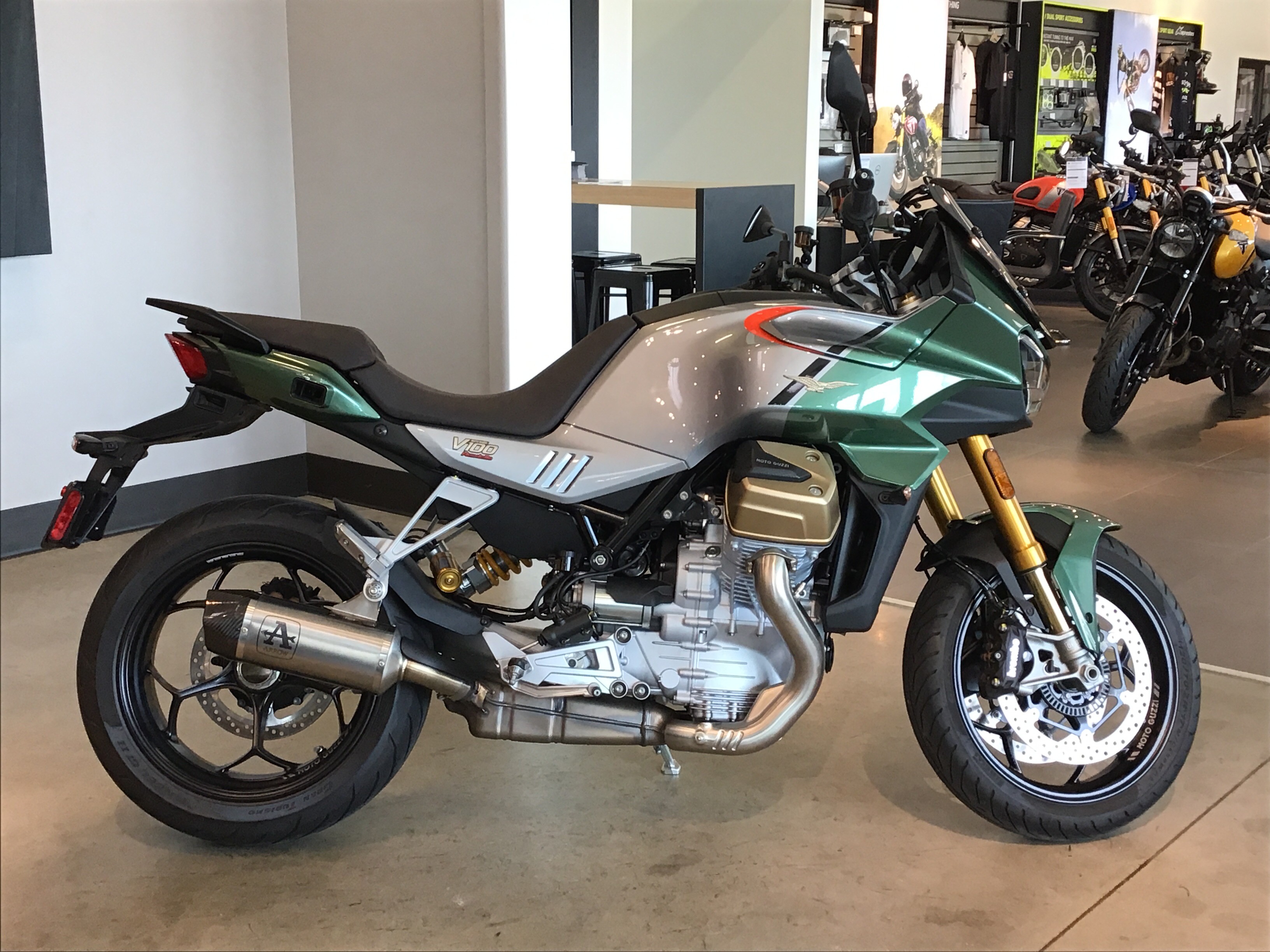 2023 Moto Guzzi V100 Mandello S 2