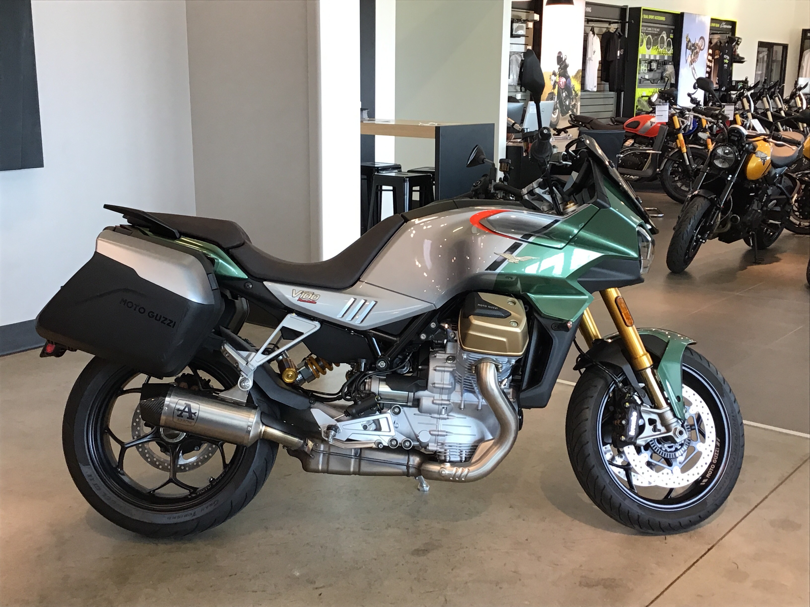 2023 Moto Guzzi V100 Mandello S 4