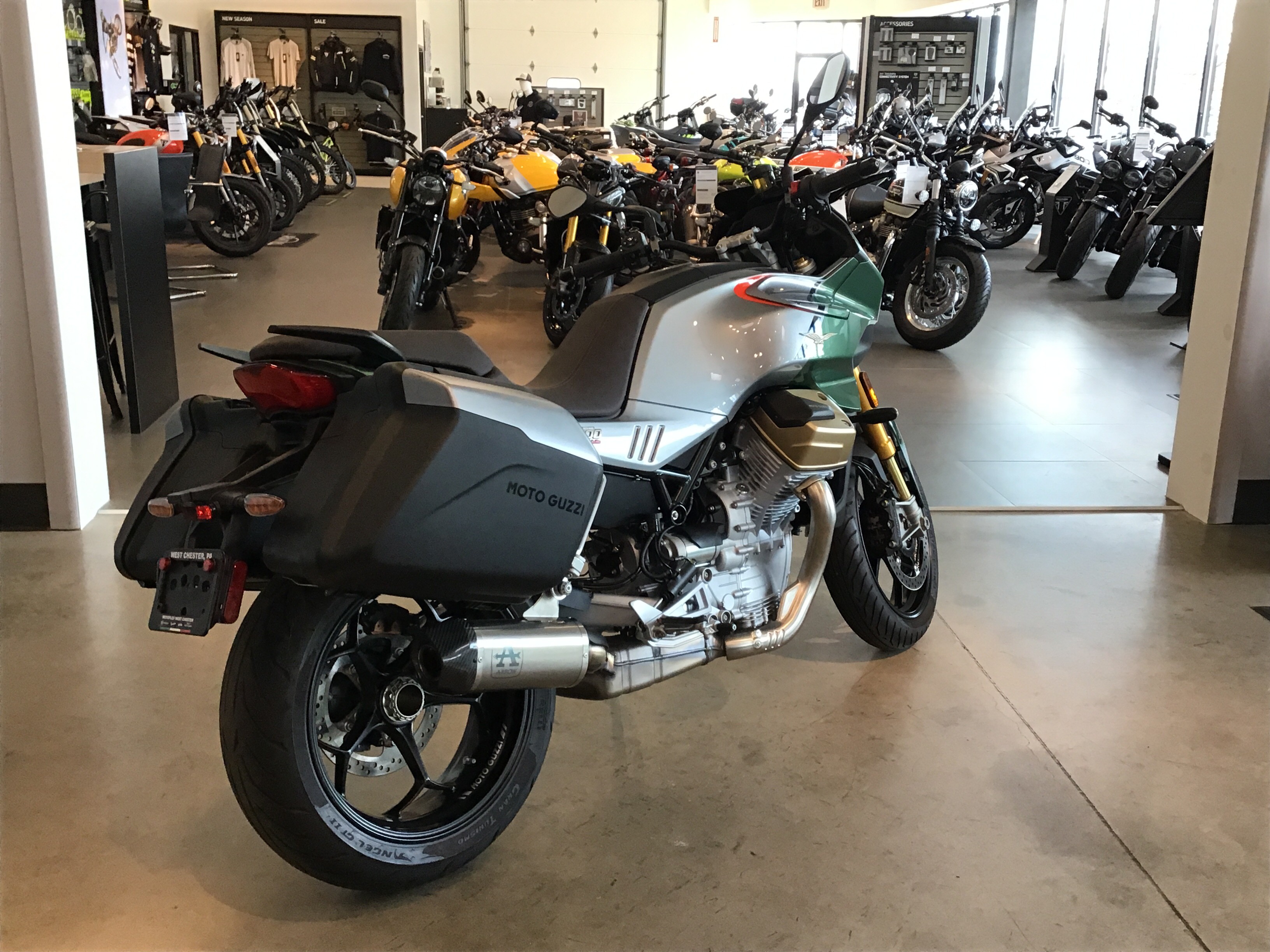 2023 Moto Guzzi V100 Mandello S 5