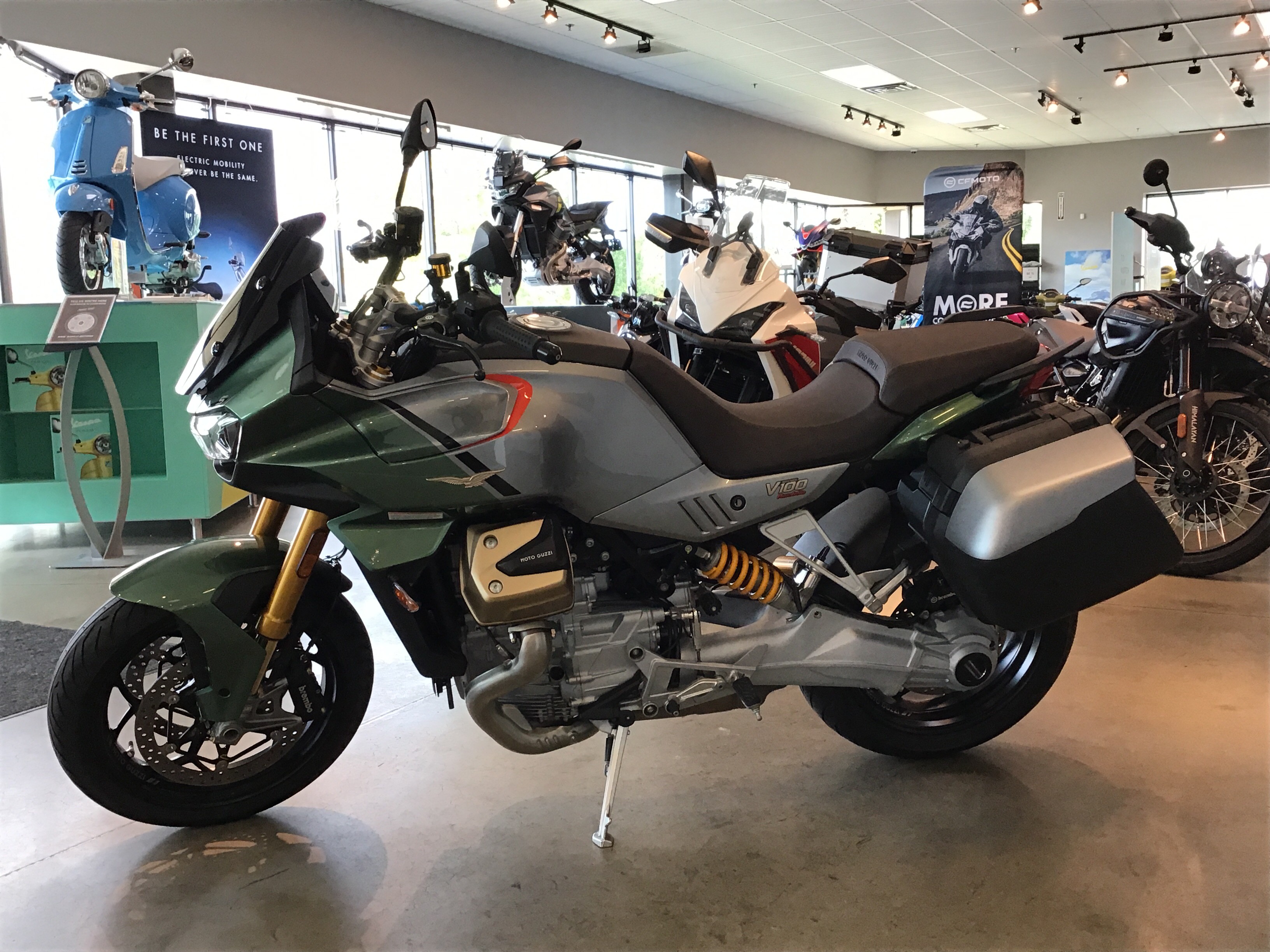 2023 Moto Guzzi V100 Mandello S 8