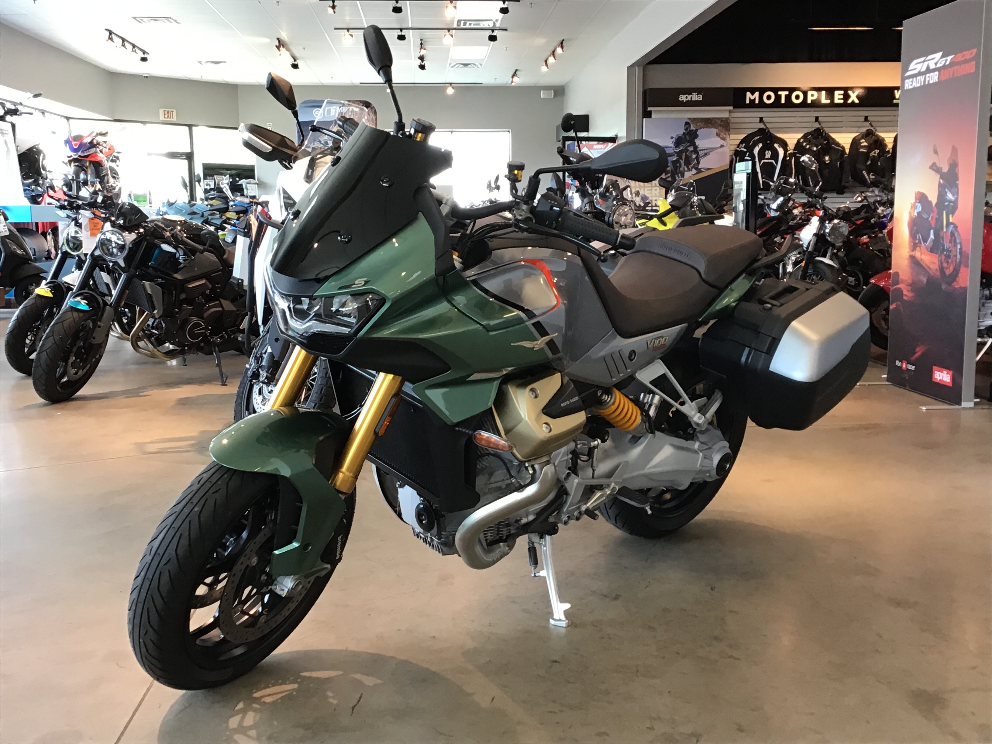 2023 Moto Guzzi V100 Mandello S 9