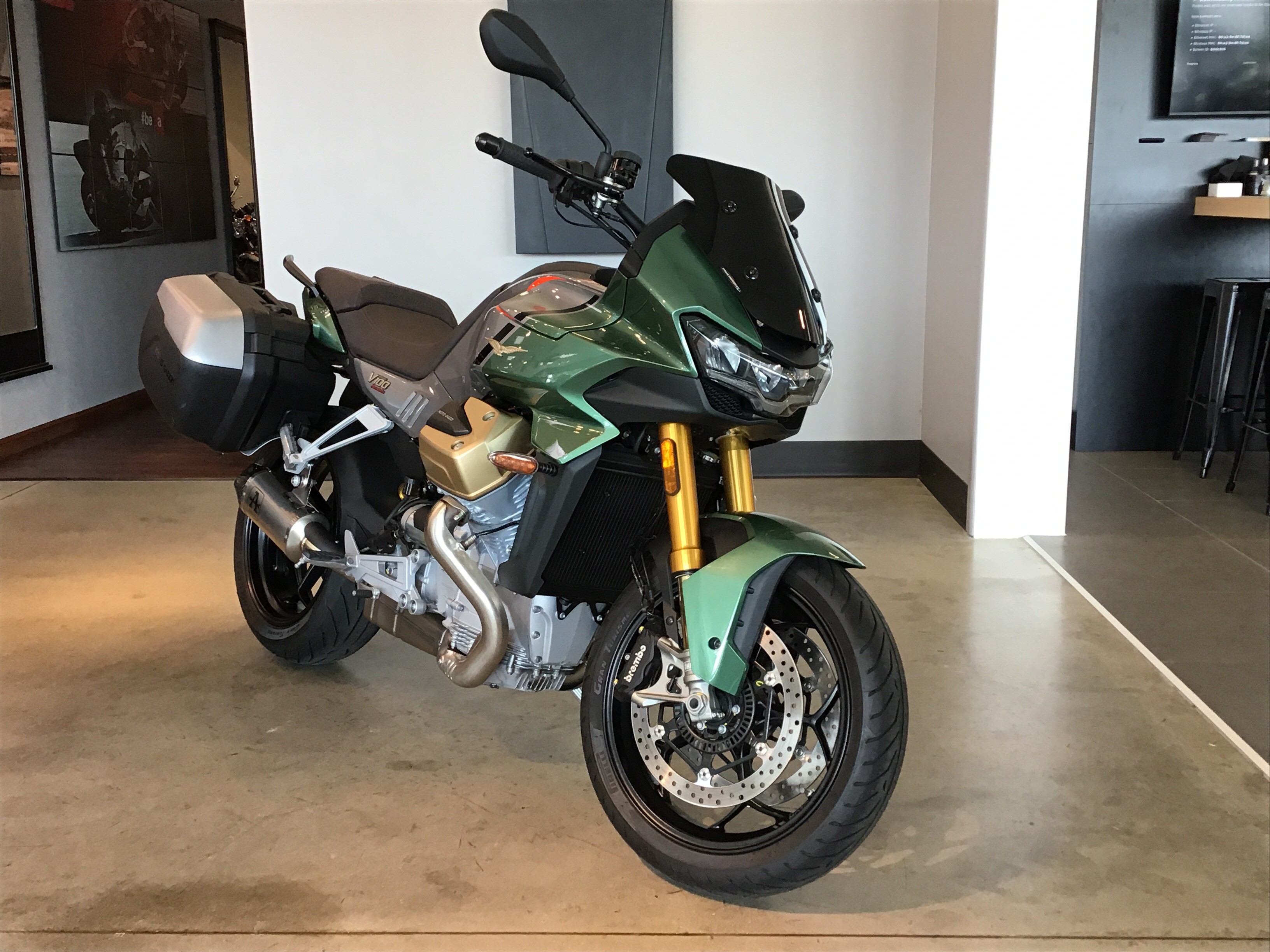 2023 Moto Guzzi V100 Mandello S 10