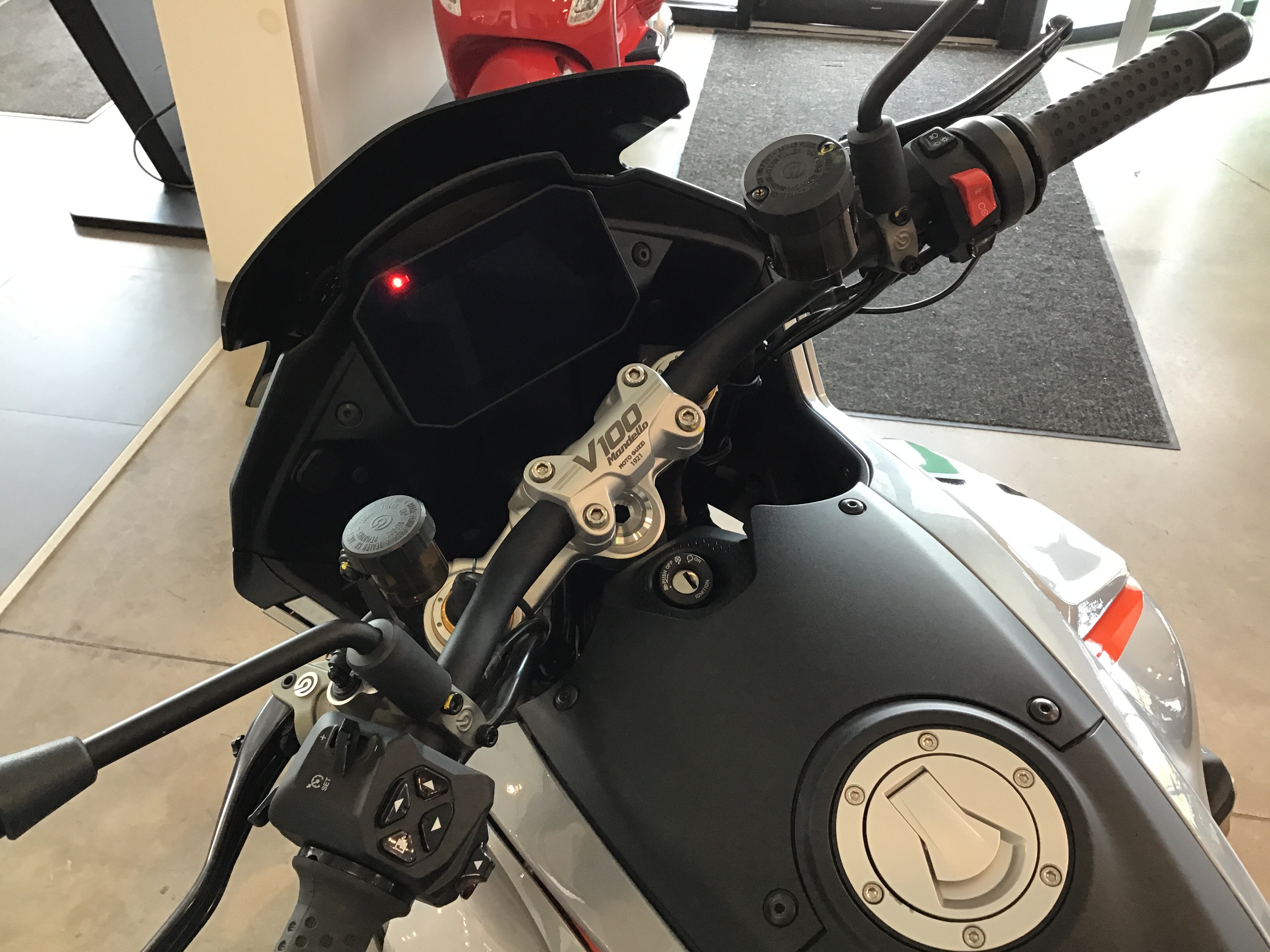 2023 Moto Guzzi V100 Mandello S 12