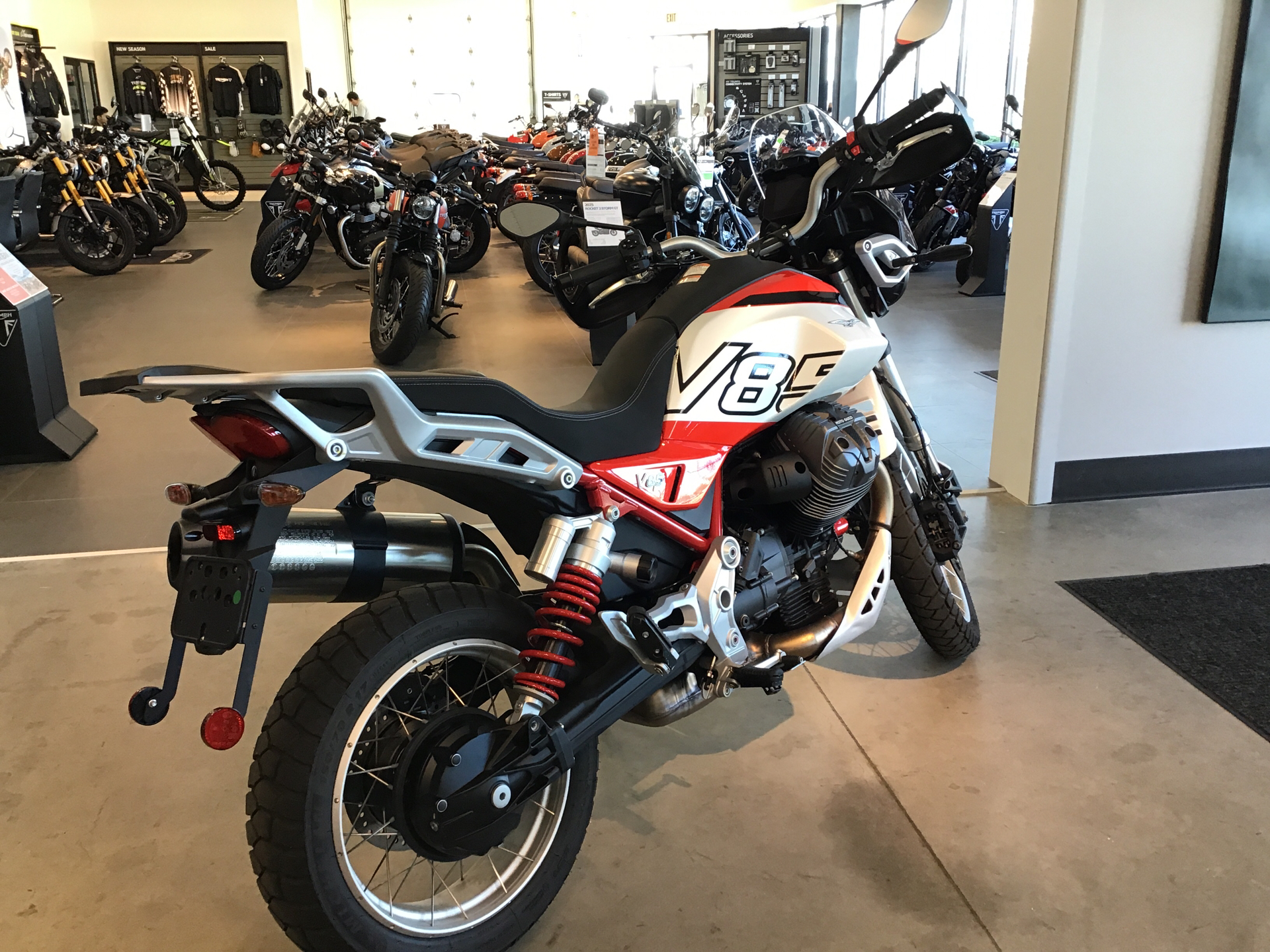 ヴァイス BSF 2025 英語 ベスト8 プロモ New 2025 Moto Guzzi V85 TT, West Chester PA | Specs, Price, Photos