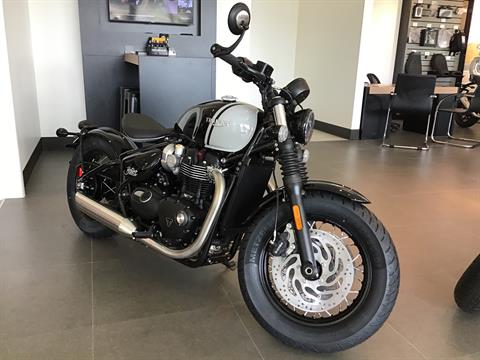 TRIUMPH ブラックカウル New 2025 Triumph Bonneville Bobber, West Chester PA | Specs