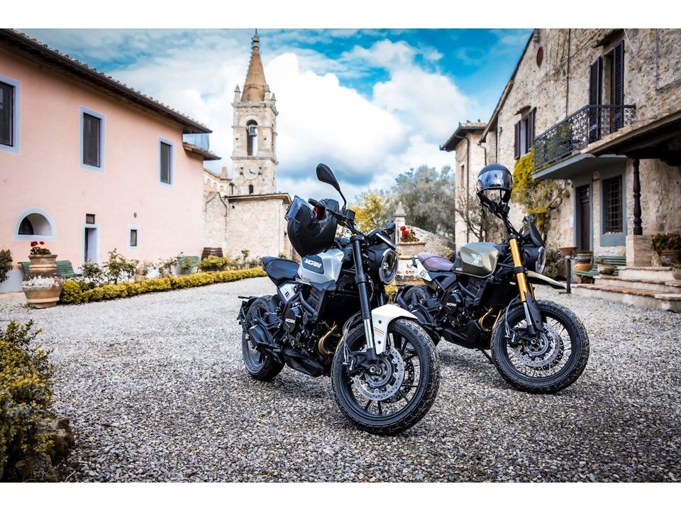 超ポイントアップ祭 New Specs | PA Chester West SCR, SEIEMMEZZO Morini Moto 2023 小物