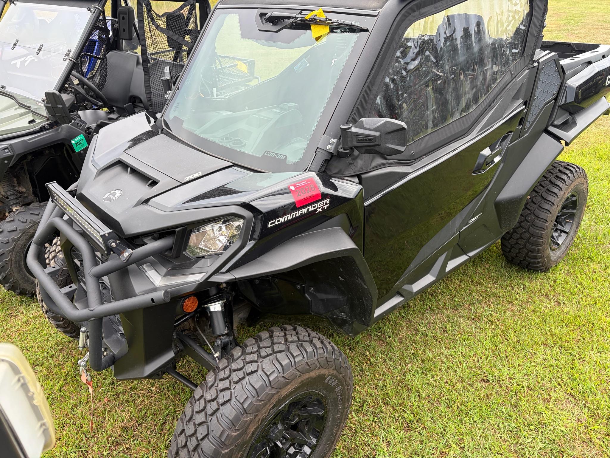 2022 Commander XT 700