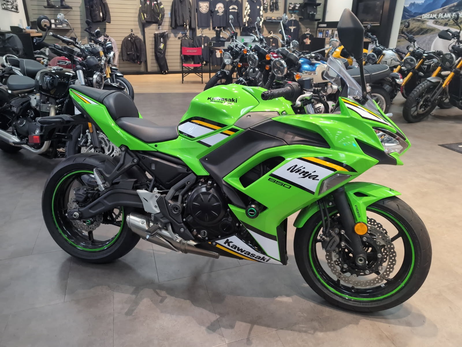 2025 Kawasaki Ninja® 650 KRT Edition ABS 1