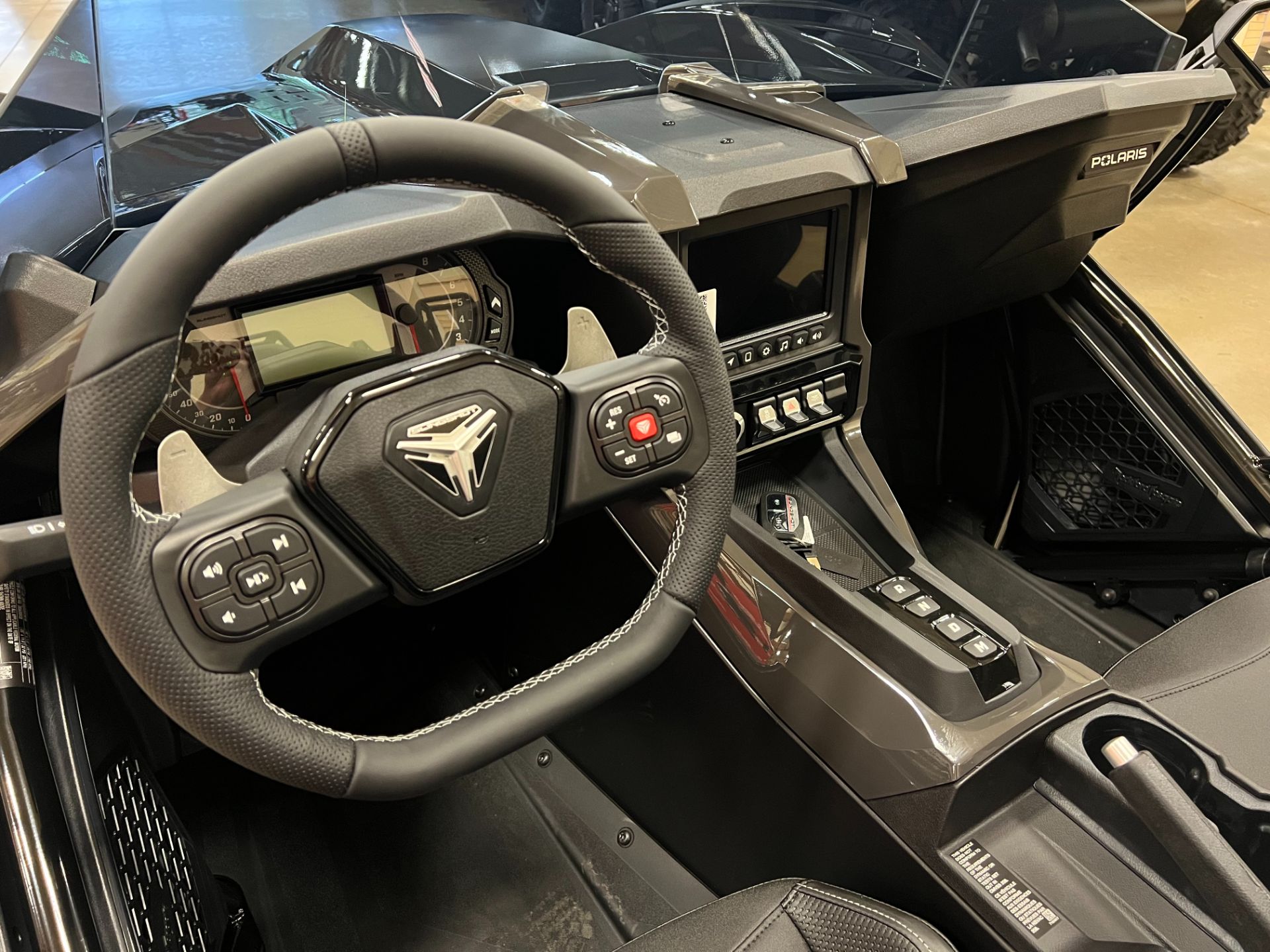 2025 Slingshot Slingshot R - AutoDrive in Findlay, Ohio - Photo 4