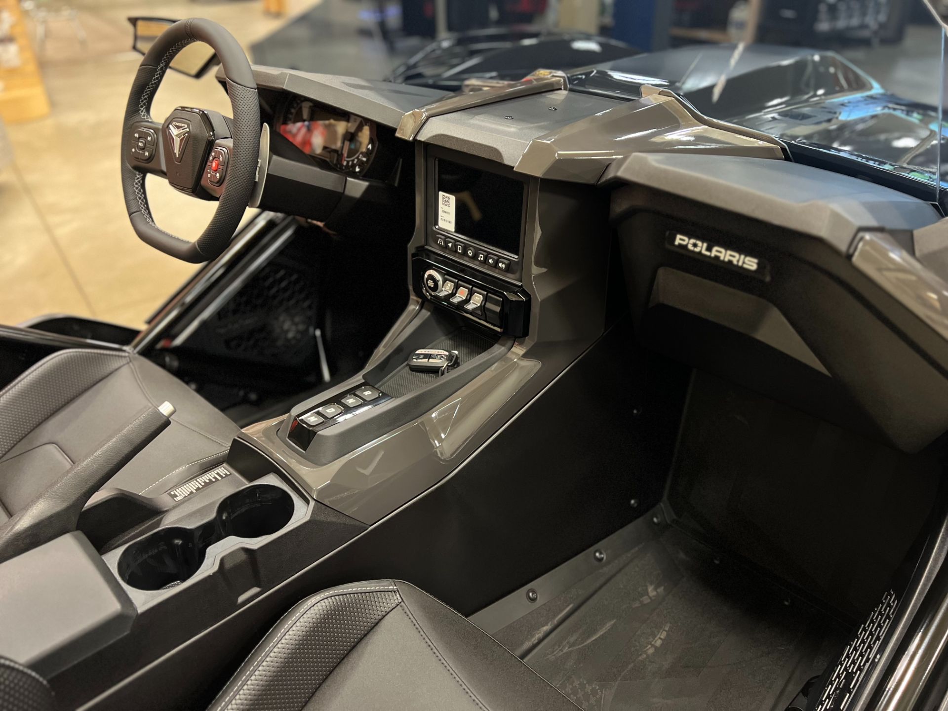 2025 Slingshot Slingshot R - AutoDrive in Findlay, Ohio - Photo 15