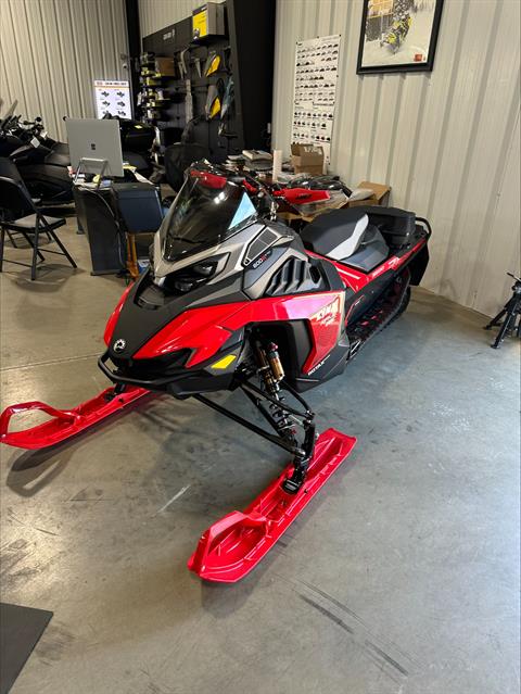 2025 LYNX Rave RE 600R E-TEC Ice Ripper XT 1.5 M.S. / E.S. in Huron, Ohio - Photo 1