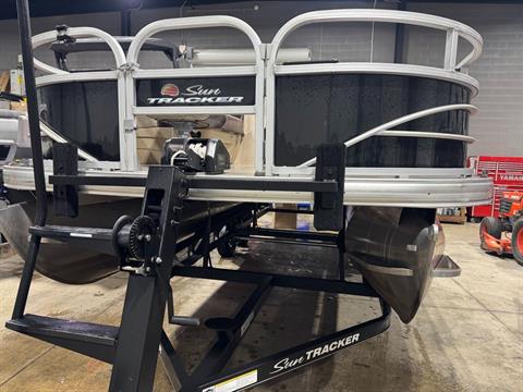 2018 Sun Tracker Fishin' Barge 20 DLX in Huron, Ohio - Photo 4