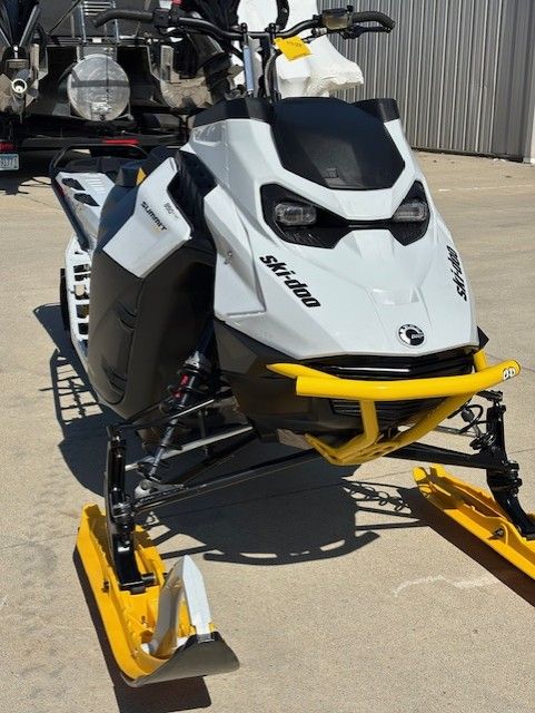2023 Ski-Doo Summit Edge 165 850 E-TEC E.S. PowderMax X-Light 3.0 w/ FlexEdge in Huron, Ohio - Photo 2