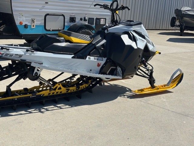2023 Ski-Doo Summit Edge 165 850 E-TEC E.S. PowderMax X-Light 3.0 w/ FlexEdge in Huron, Ohio - Photo 4
