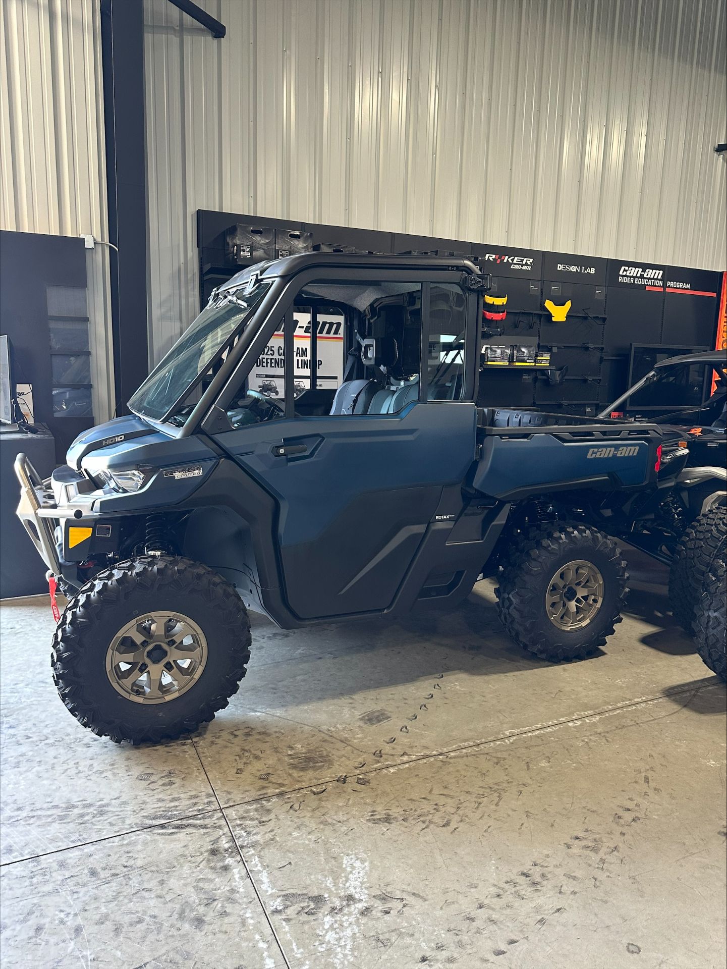 2025 Can-Am Defender Limited in Huron, Ohio - Photo 1