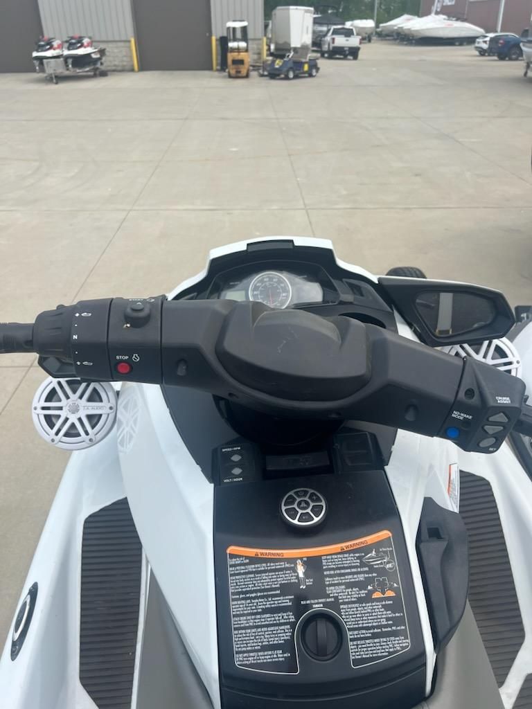 2014 Yamaha FX Cruiser HO® in Huron, Ohio - Photo 3