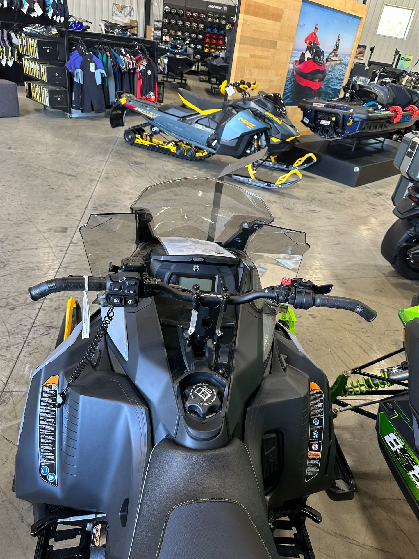 2025 Ski-Doo Renegade Adrenaline 900 ACE Turbo ES Ripsaw 1.25 in Huron, Ohio - Photo 2