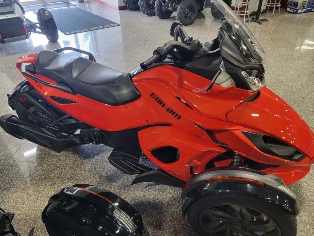 2016 Can-Am Spyder ST-S in Huron, Ohio - Photo 2