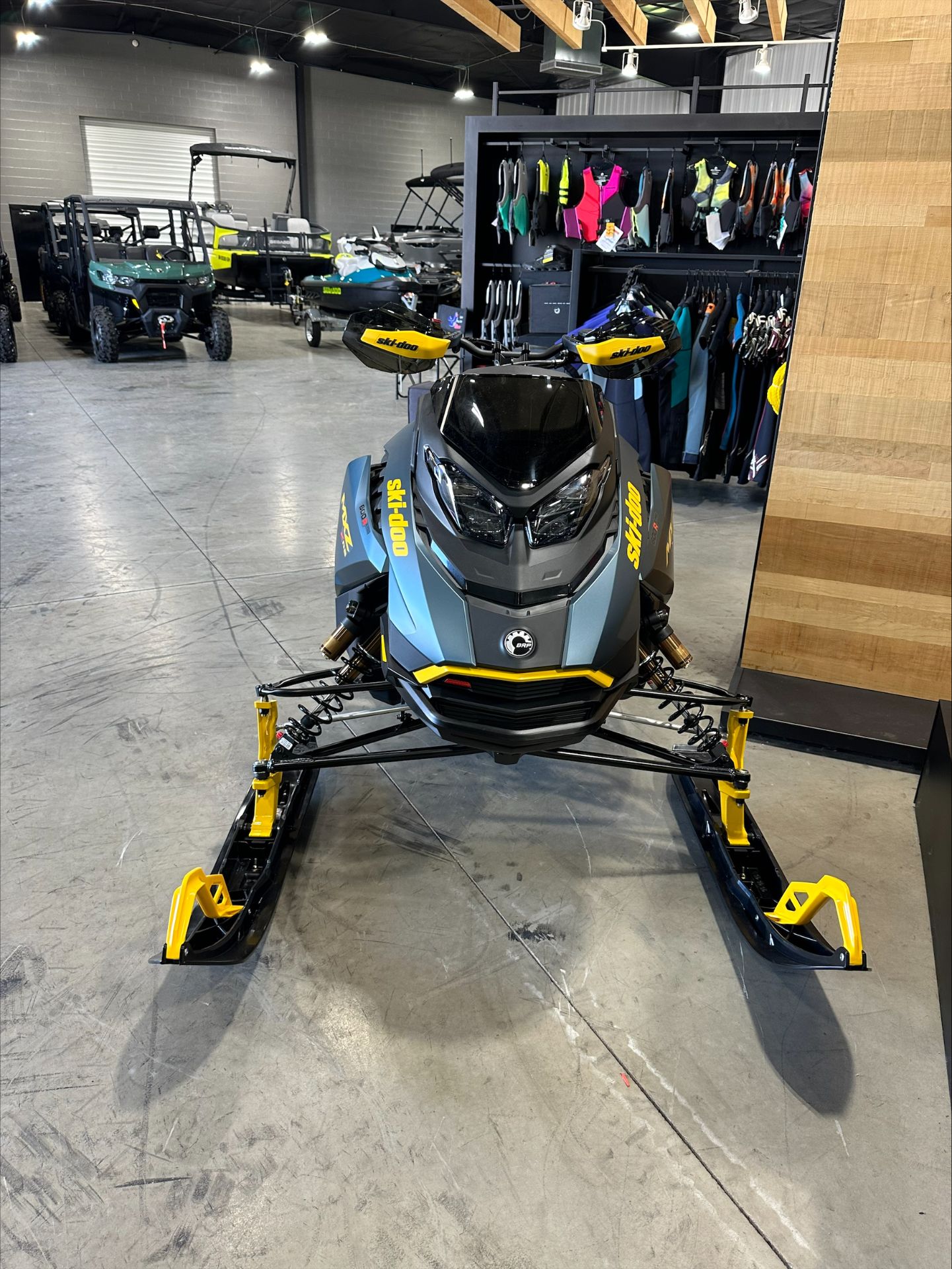 2026 Ski-Doo MXZ X-RS w/ Competition Package 600R E-TEC RipSaw II 2-Ply 1.25 in Huron, Ohio - Photo 2