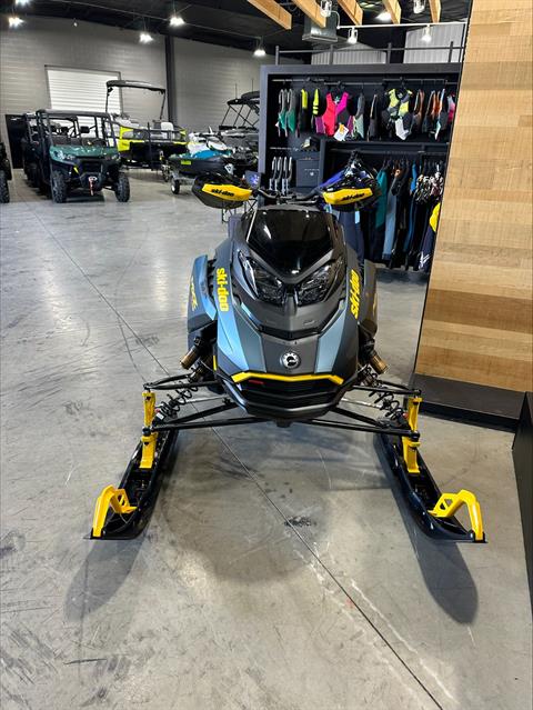 2026 Ski-Doo MXZ X-RS w/ Competition Package 600R E-TEC RipSaw II 2-Ply 1.25 in Huron, Ohio - Photo 2