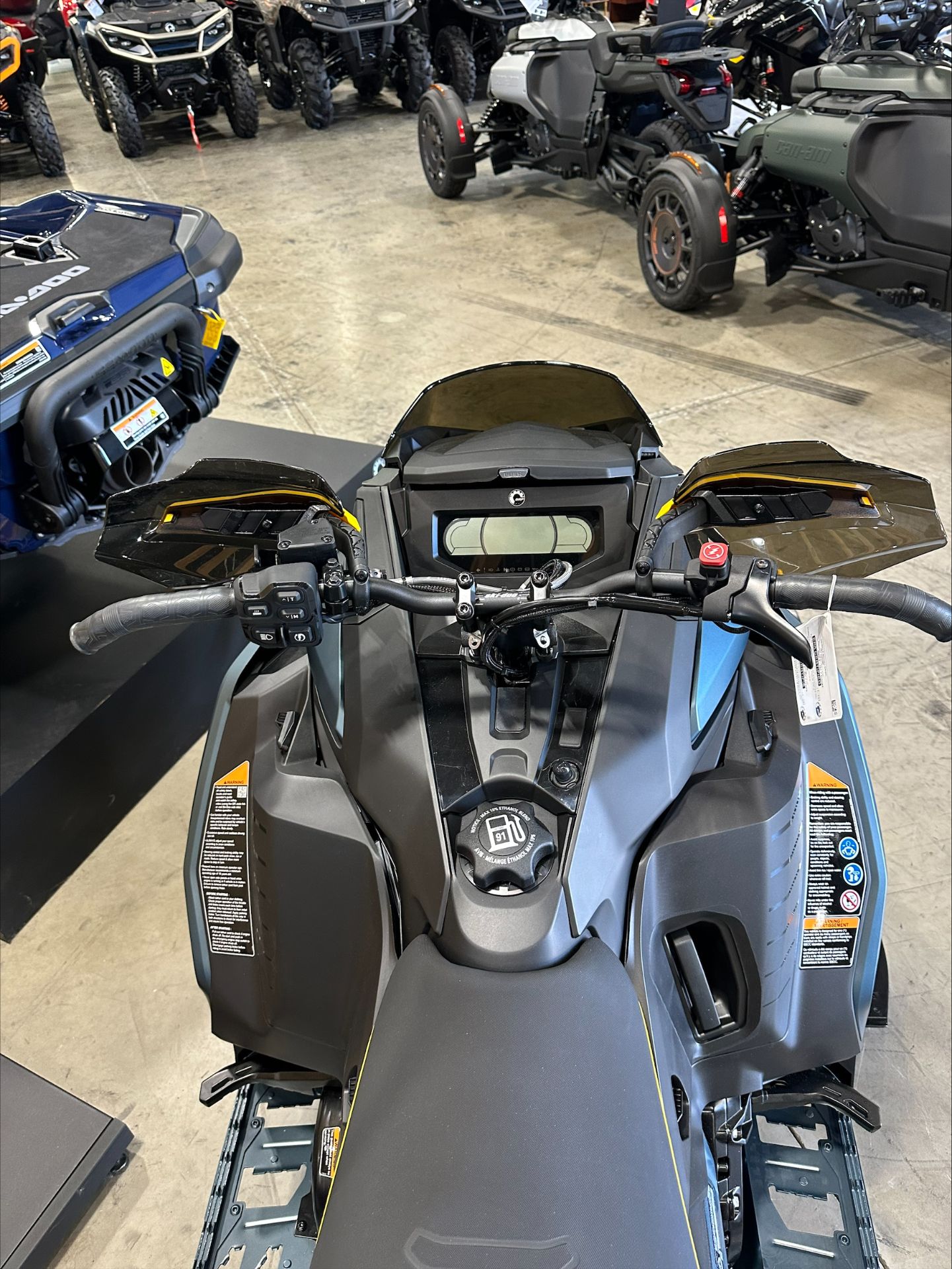 2026 Ski-Doo MXZ X-RS w/ Competition Package 600R E-TEC RipSaw II 2-Ply 1.25 in Huron, Ohio - Photo 3