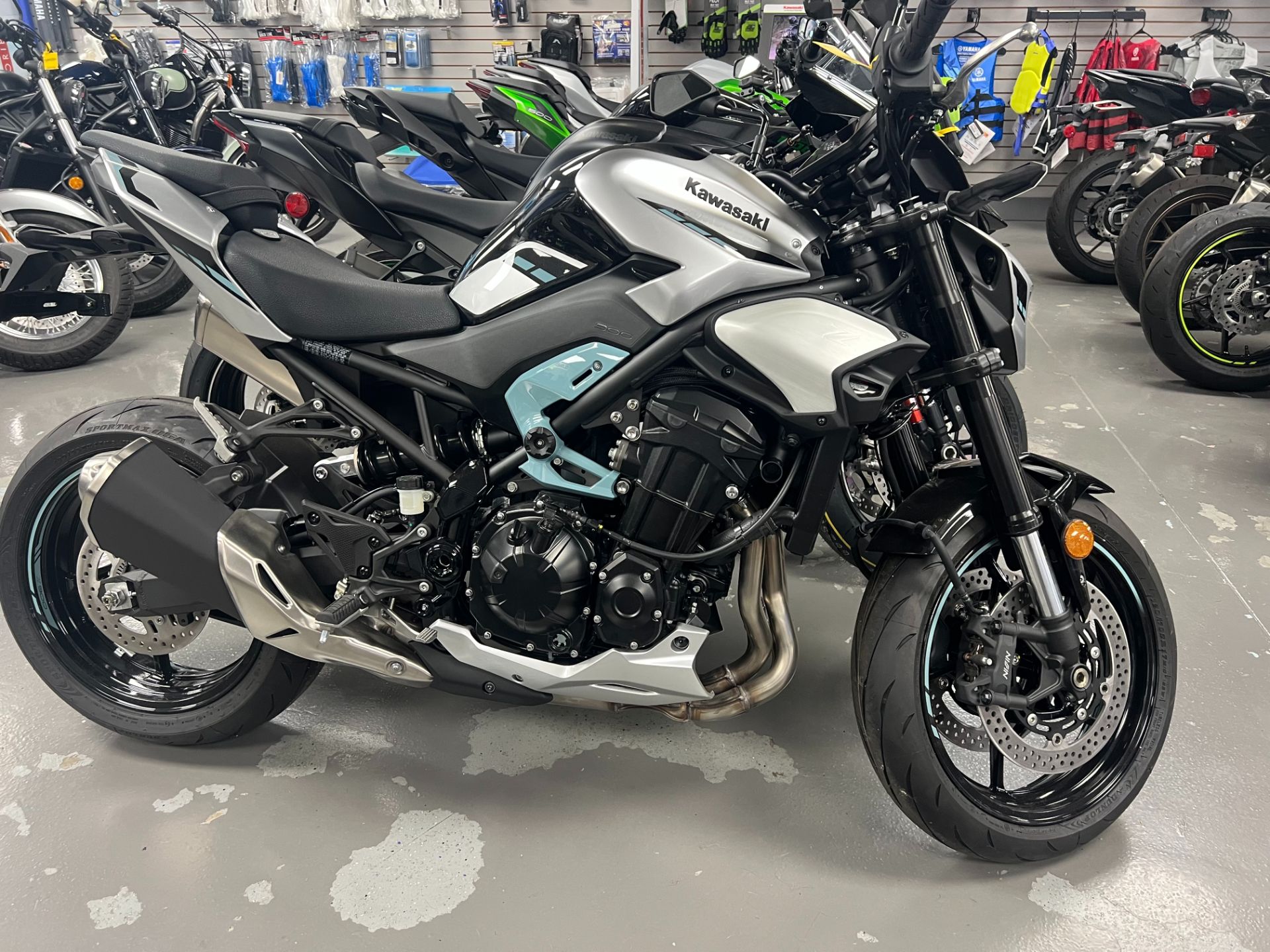 2025 Kawasaki Z900 ABS Specs, Price New Motorcycles for Sale