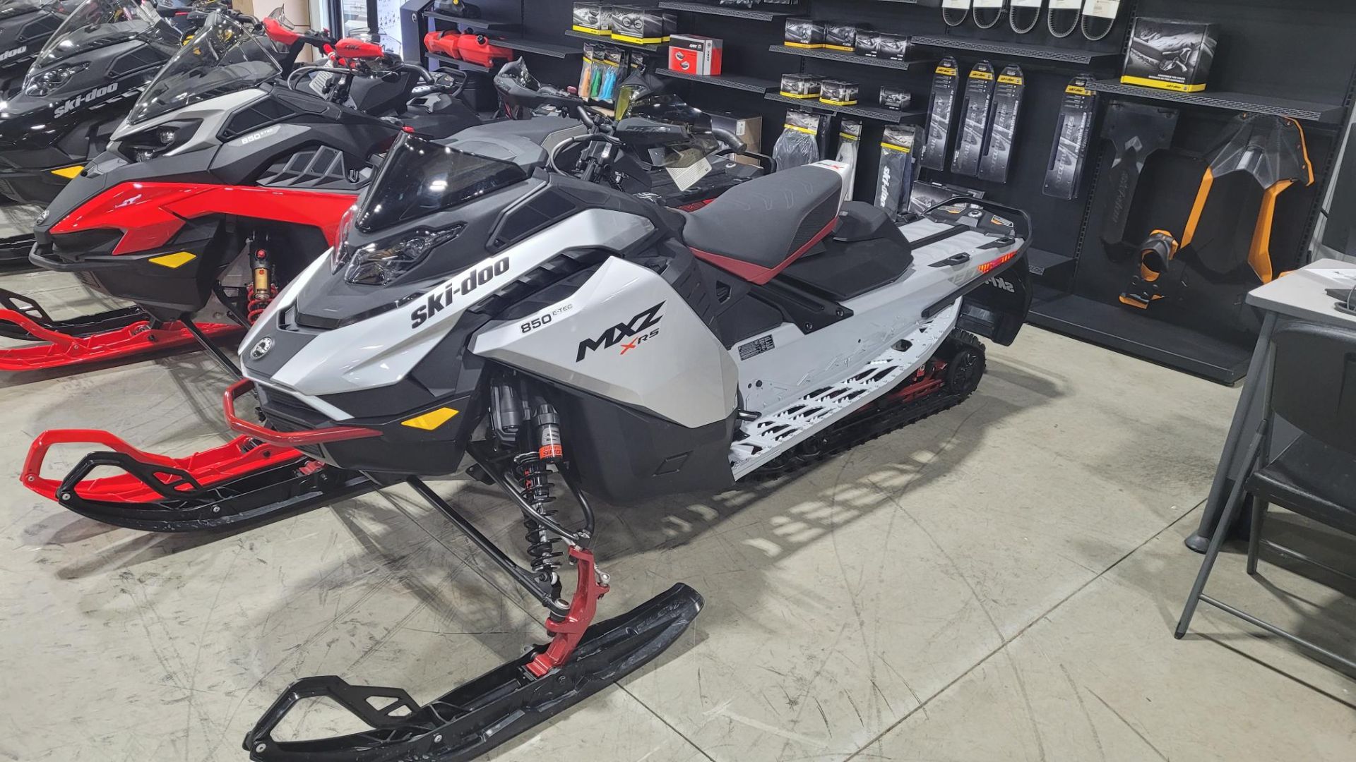 2024 Ski-Doo MXZ X-RS 137 850 E-TEC ES w/ Smart-Shox Ice Ripper XT
