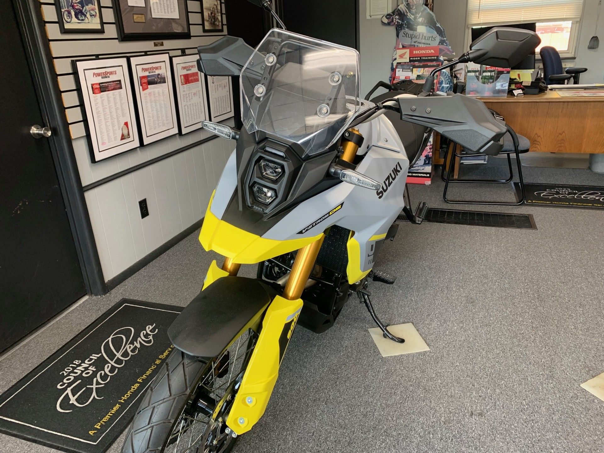 2023 Suzuki DL800DERC  V-STROM in Herculaneum, Missouri - Photo 3
