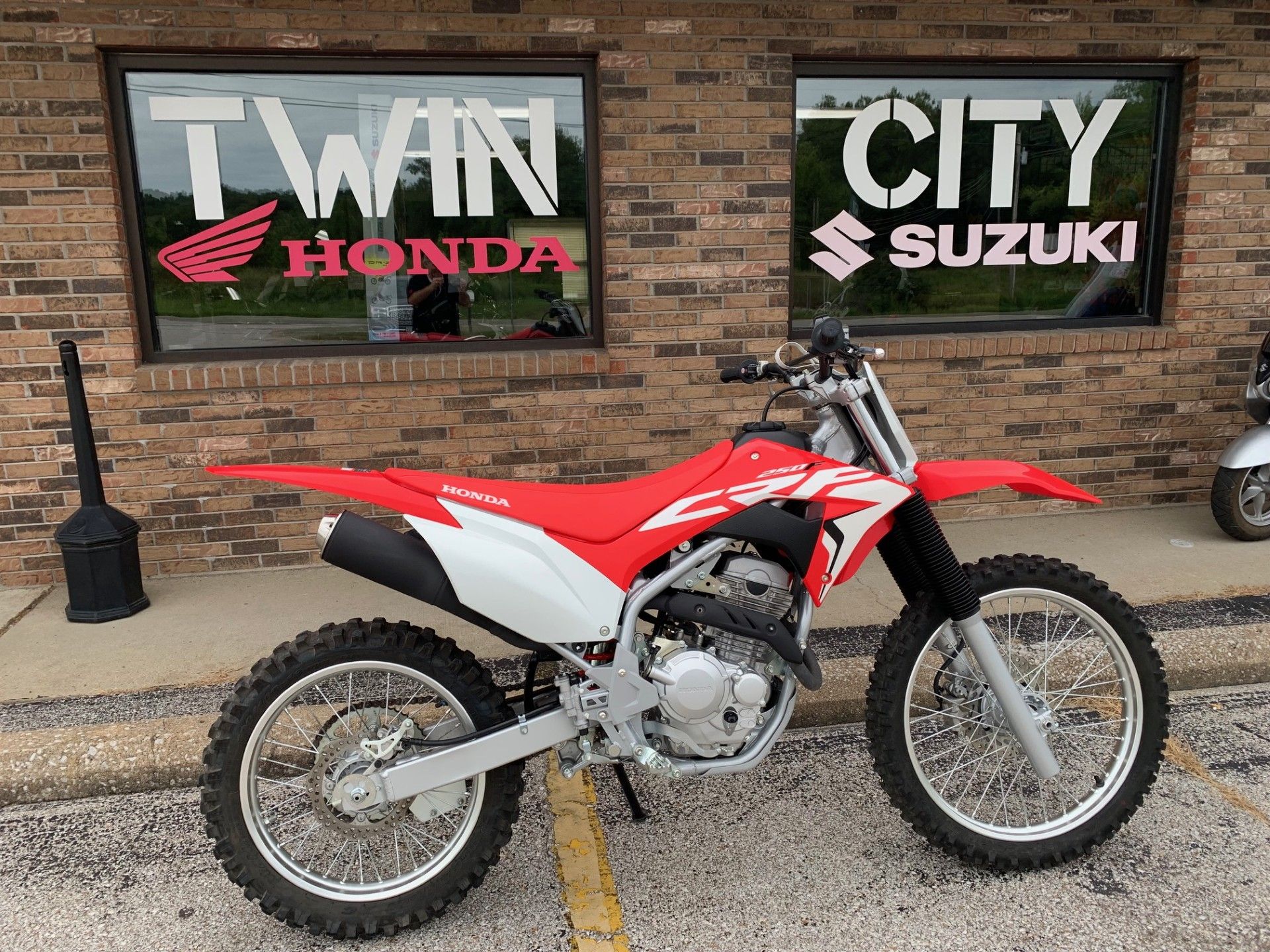 2021 Honda CRF250F  MINT.....ONLY 2 TANKS OF GAS in Herculaneum, Missouri - Photo 2