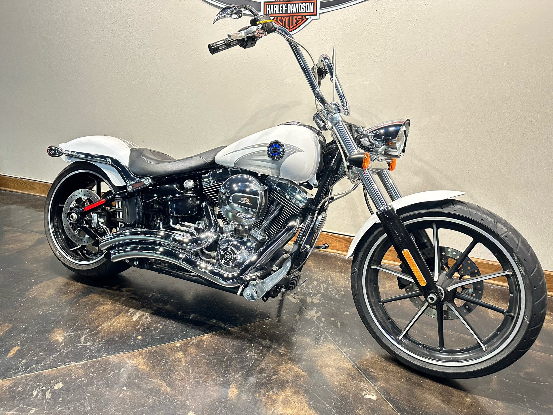 2016 Harley-Davidson Breakout® in Baton Rouge, Louisiana - Photo 2