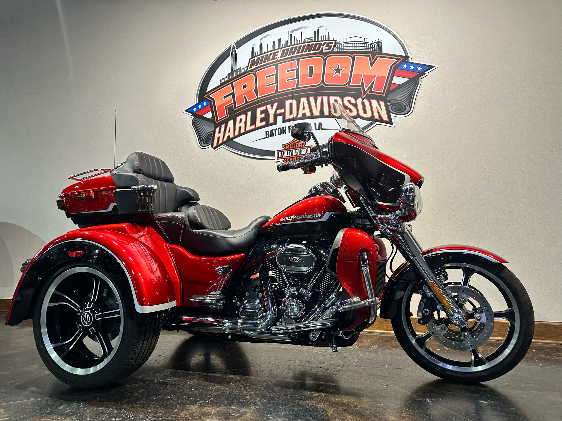 2021 Harley-Davidson CVO™ Tri Glide® in Baton Rouge, Louisiana - Photo 2