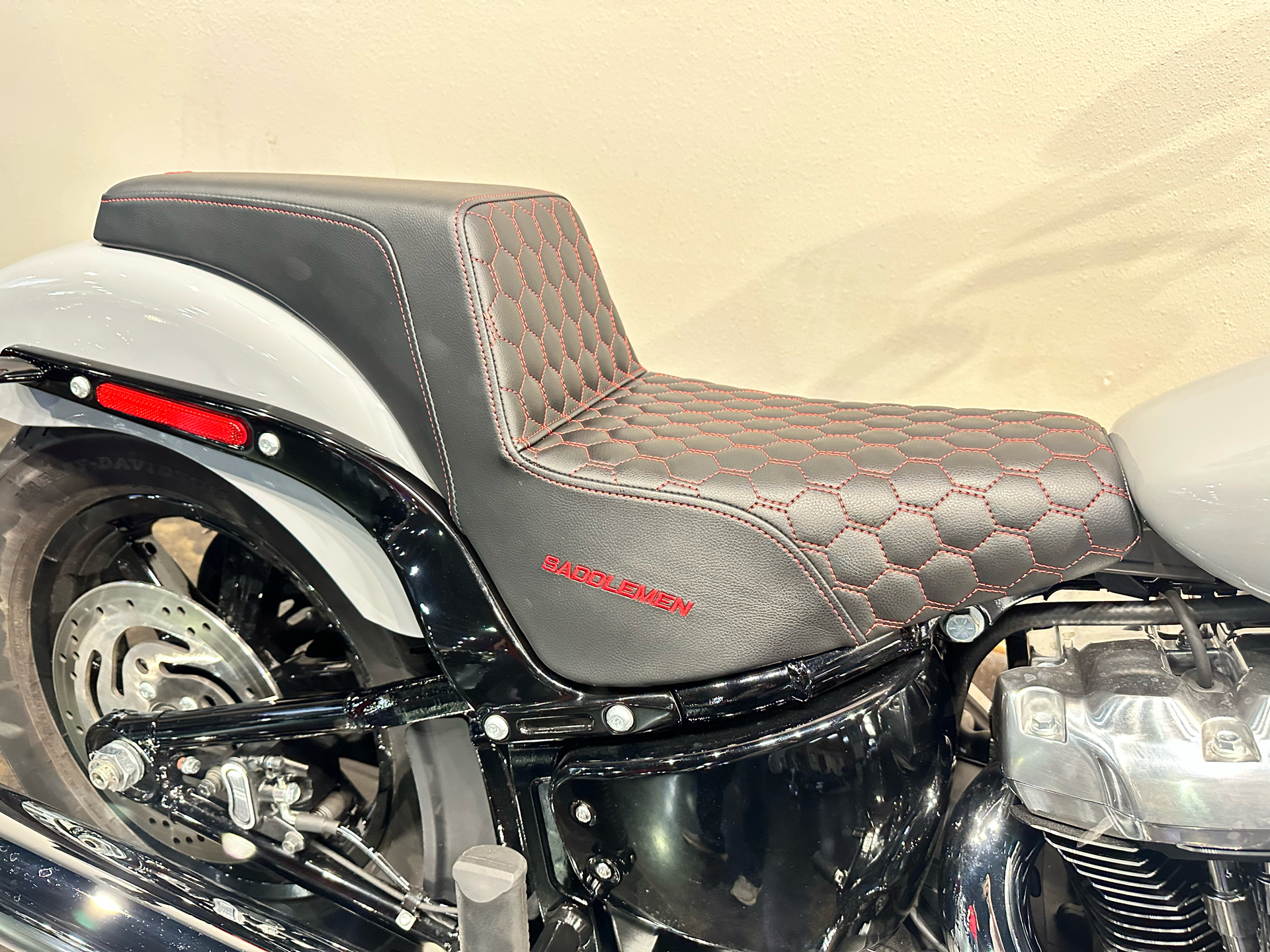 2025 Harley-Davidson Street Bob® in Baton Rouge, Louisiana - Photo 10
