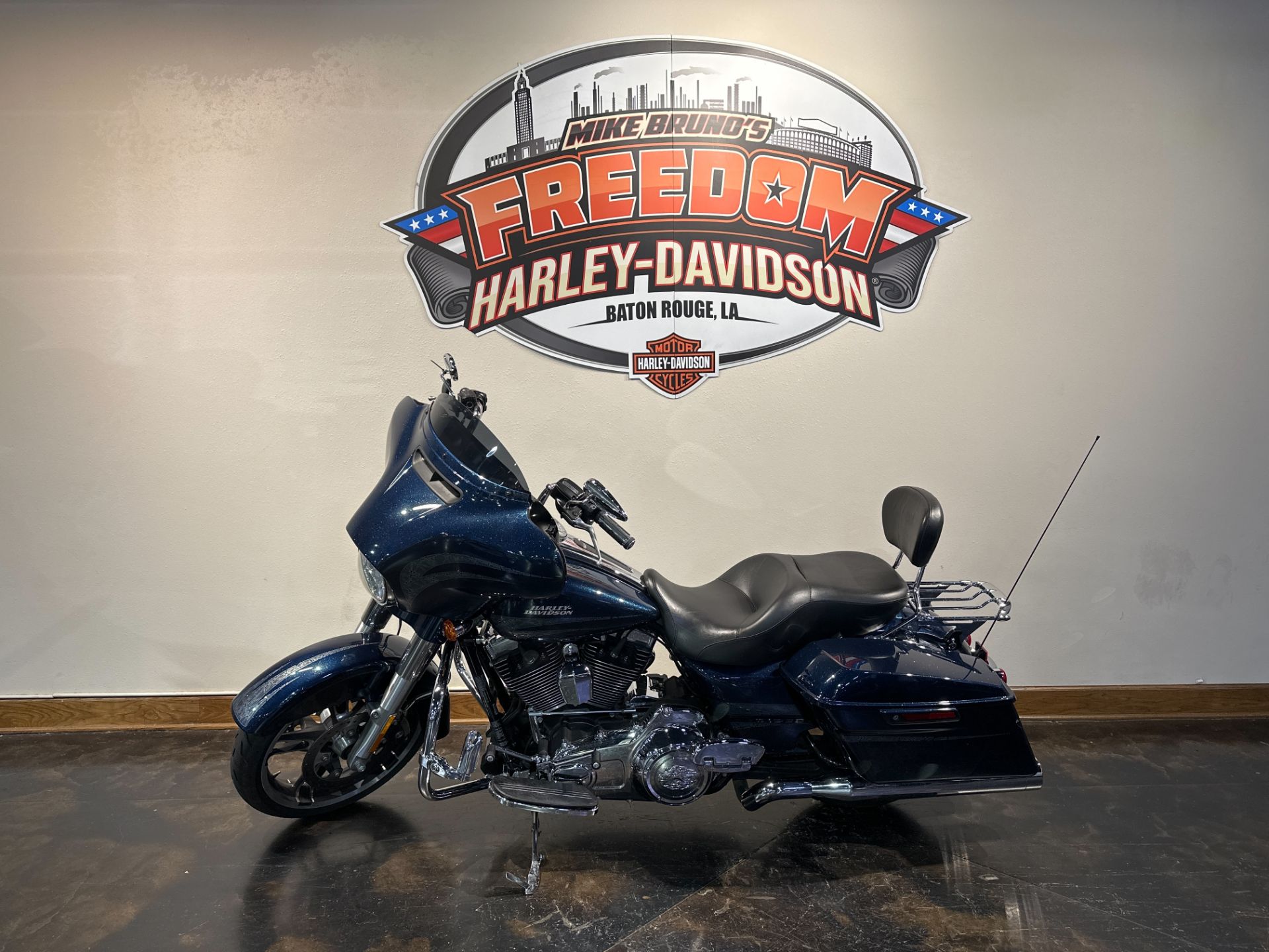 2016 Harley-Davidson Street Glide® Special in Baton Rouge, Louisiana - Photo 2