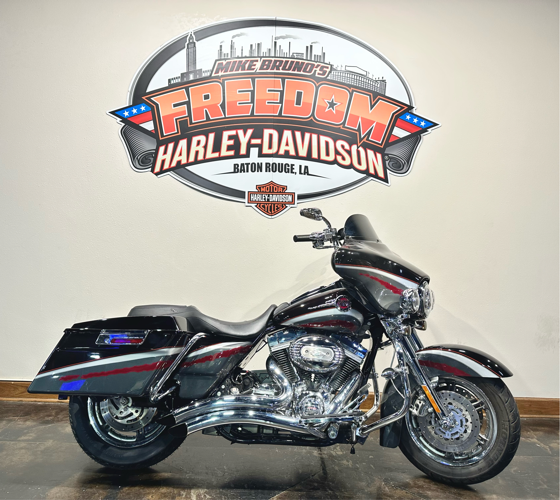 2006 Harley-Davidson CVO™ Screamin' Eagle® Ultra Classic® Electra Glide® in Baton Rouge, Louisiana - Photo 1