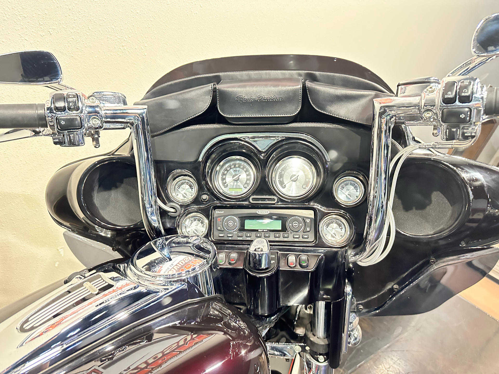 2006 Harley-Davidson CVO™ Screamin' Eagle® Ultra Classic® Electra Glide® in Baton Rouge, Louisiana - Photo 8
