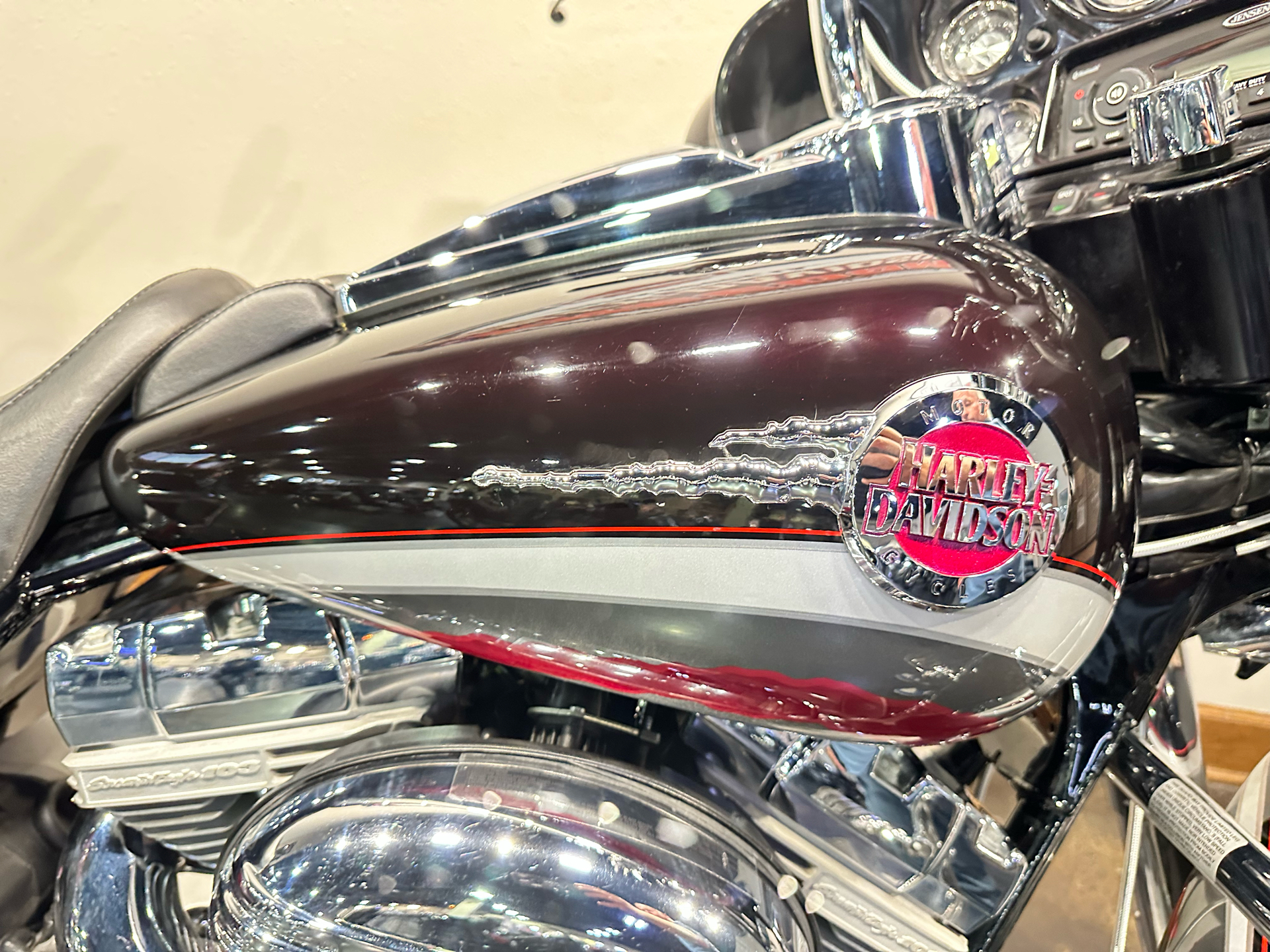 2006 Harley-Davidson CVO™ Screamin' Eagle® Ultra Classic® Electra Glide® in Baton Rouge, Louisiana - Photo 9