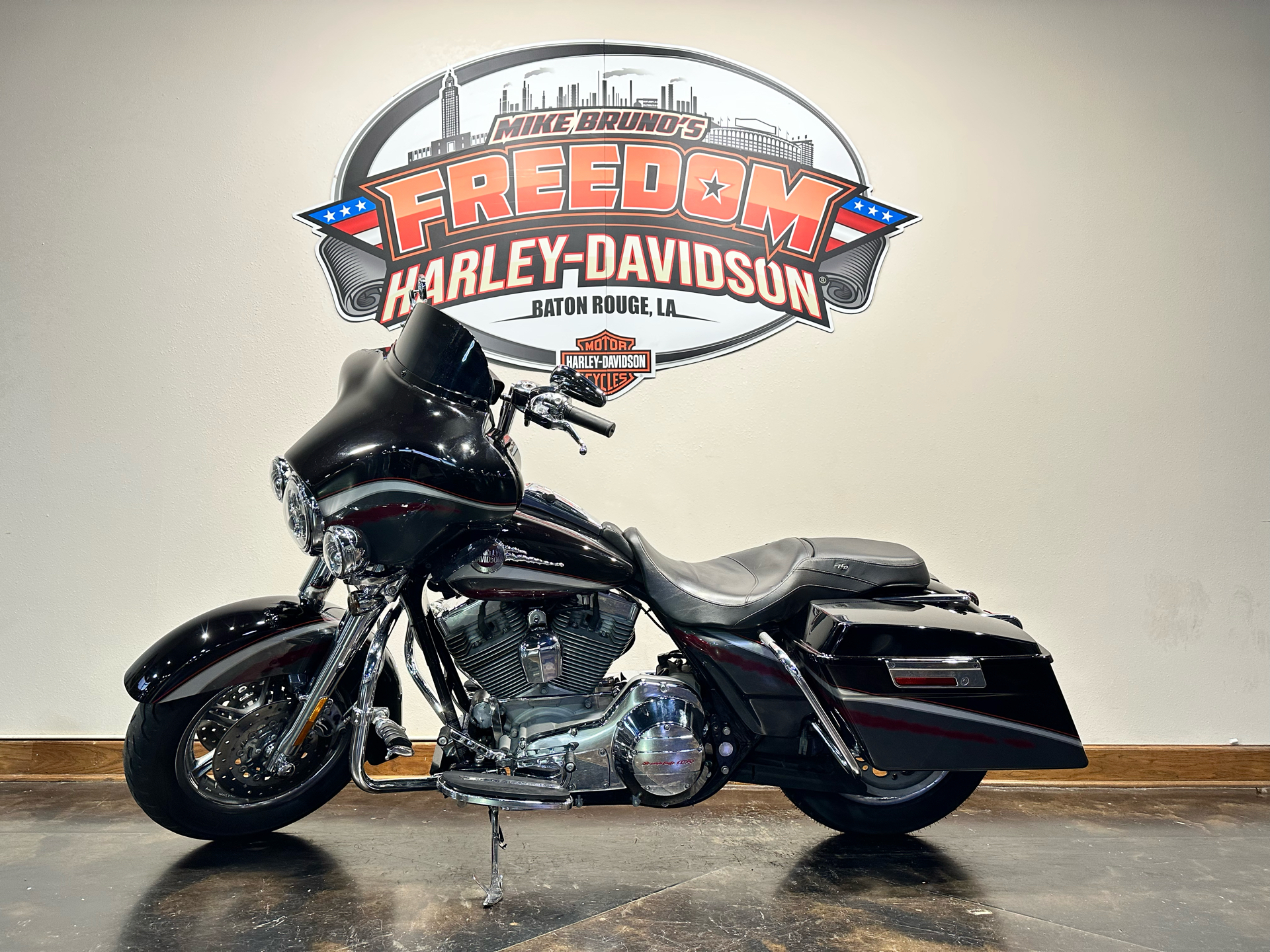 2006 Harley-Davidson CVO™ Screamin' Eagle® Ultra Classic® Electra Glide® in Baton Rouge, Louisiana - Photo 16