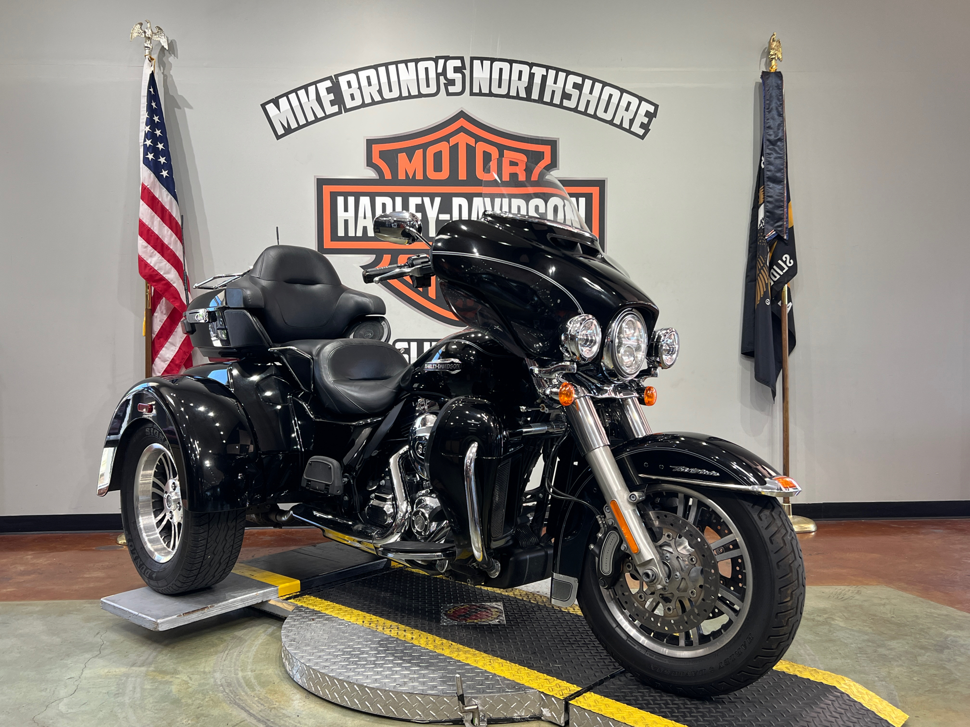 2015 Harley-Davidson Tri Glide® Ultra in Slidell, Louisiana - Photo 2
