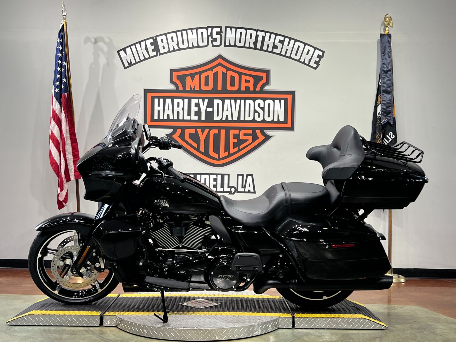 2025 Harley-Davidson Street Glide® Ultra in Slidell, Louisiana - Photo 2