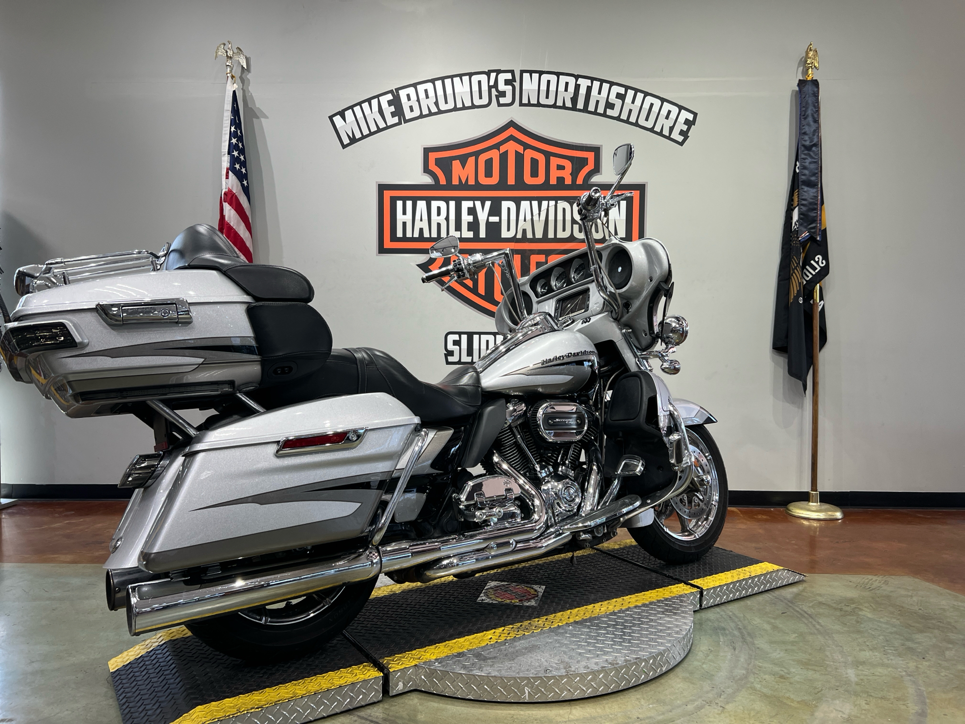 2017 Harley-Davidson CVO™ Limited in Slidell, Louisiana - Photo 8