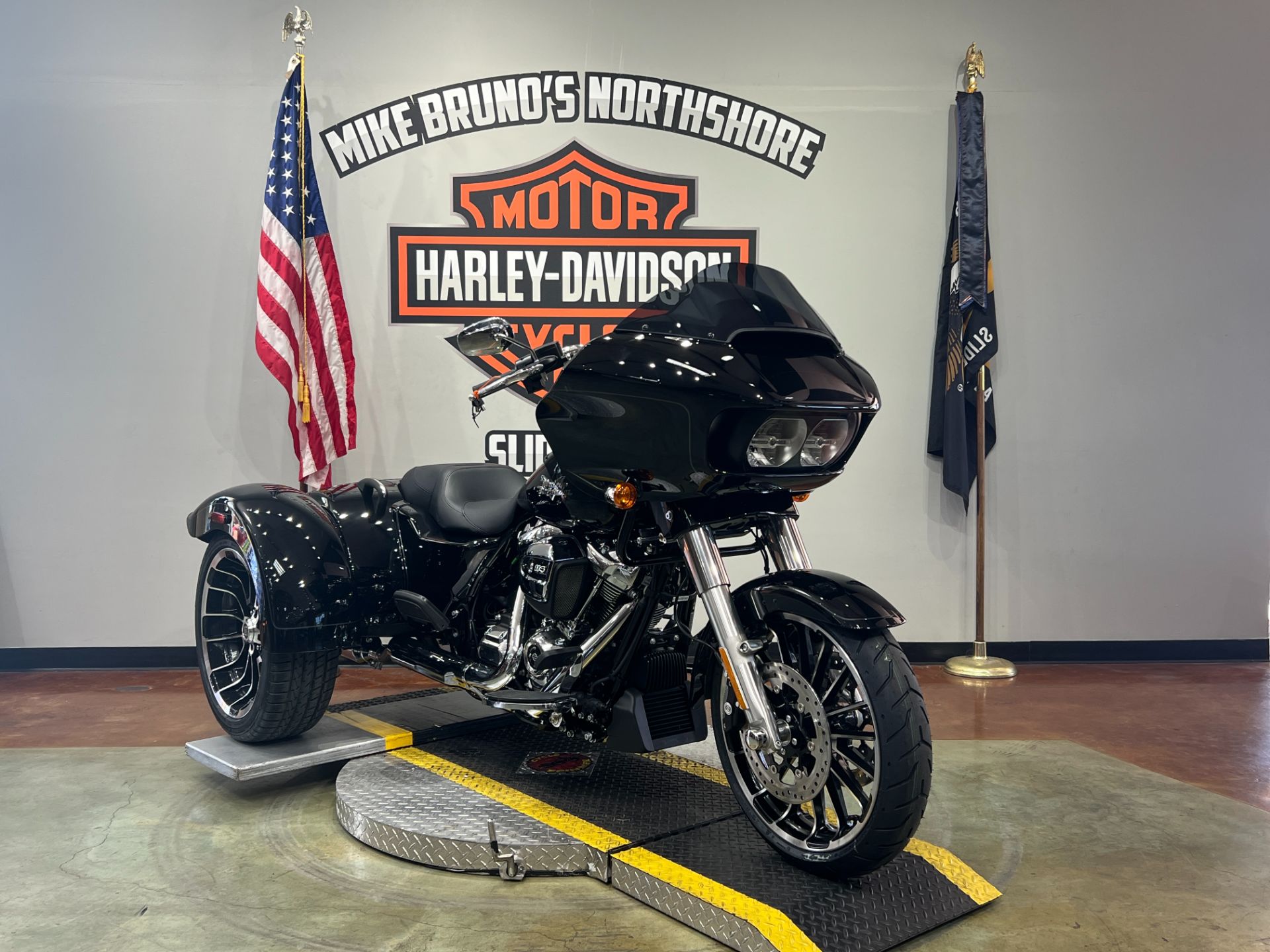 2025 Harley-Davidson Road Glide® 3 in Slidell, Louisiana - Photo 2