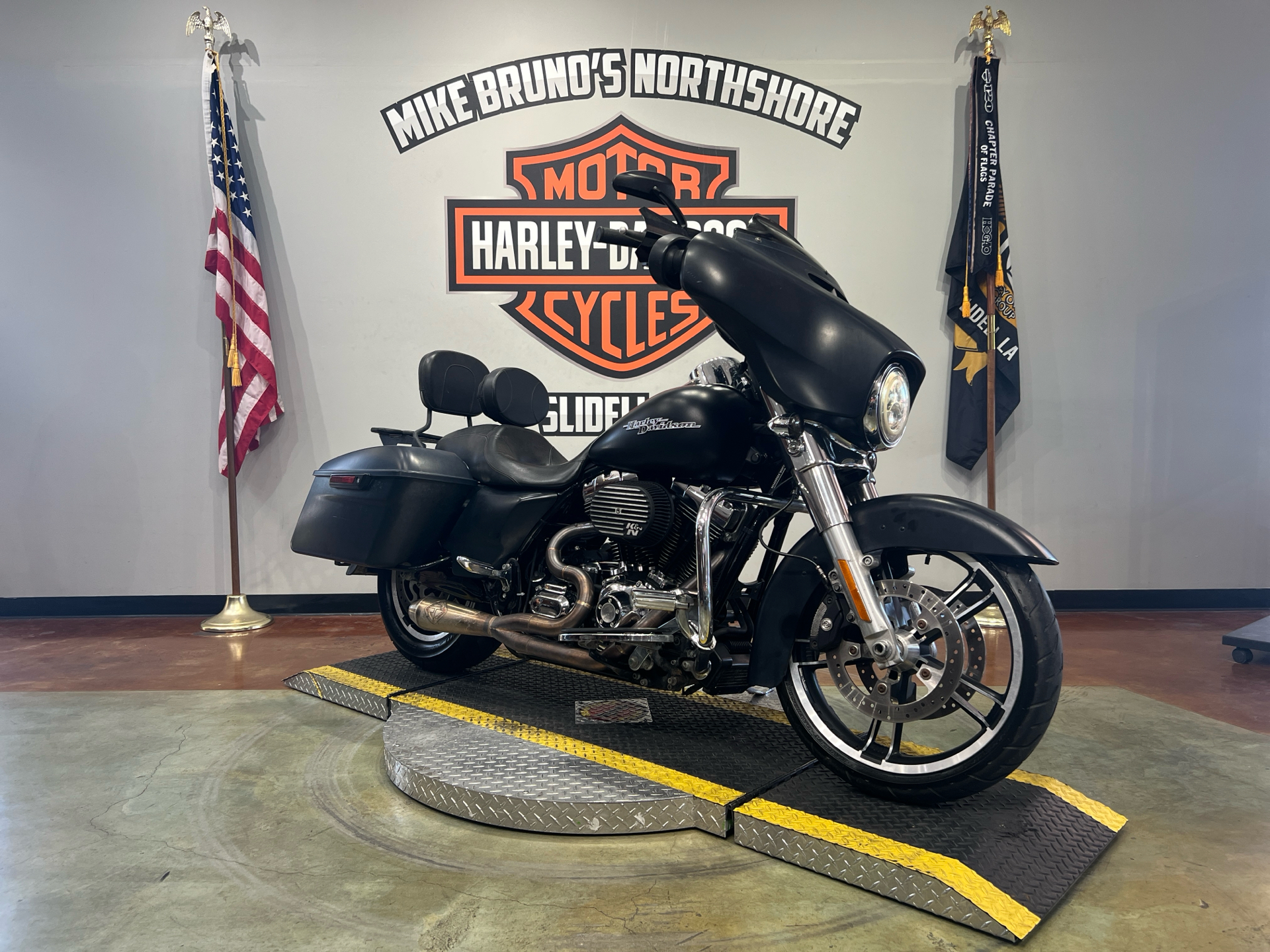 2016 Harley-Davidson Street Glide® in Slidell, Louisiana - Photo 2