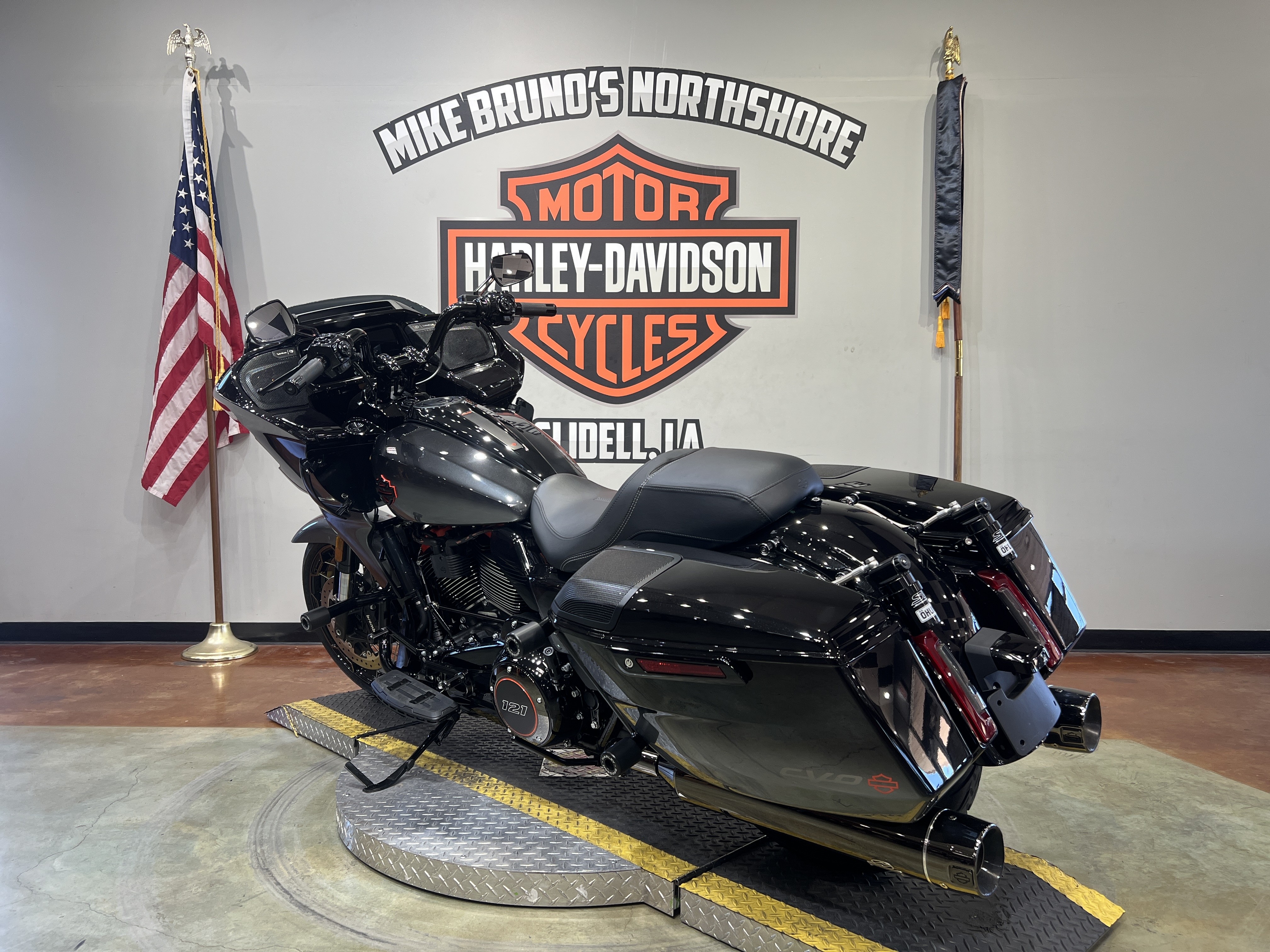 2025 Harley-Davidson CVO™ Road Glide® in Slidell, Louisiana - Photo 6