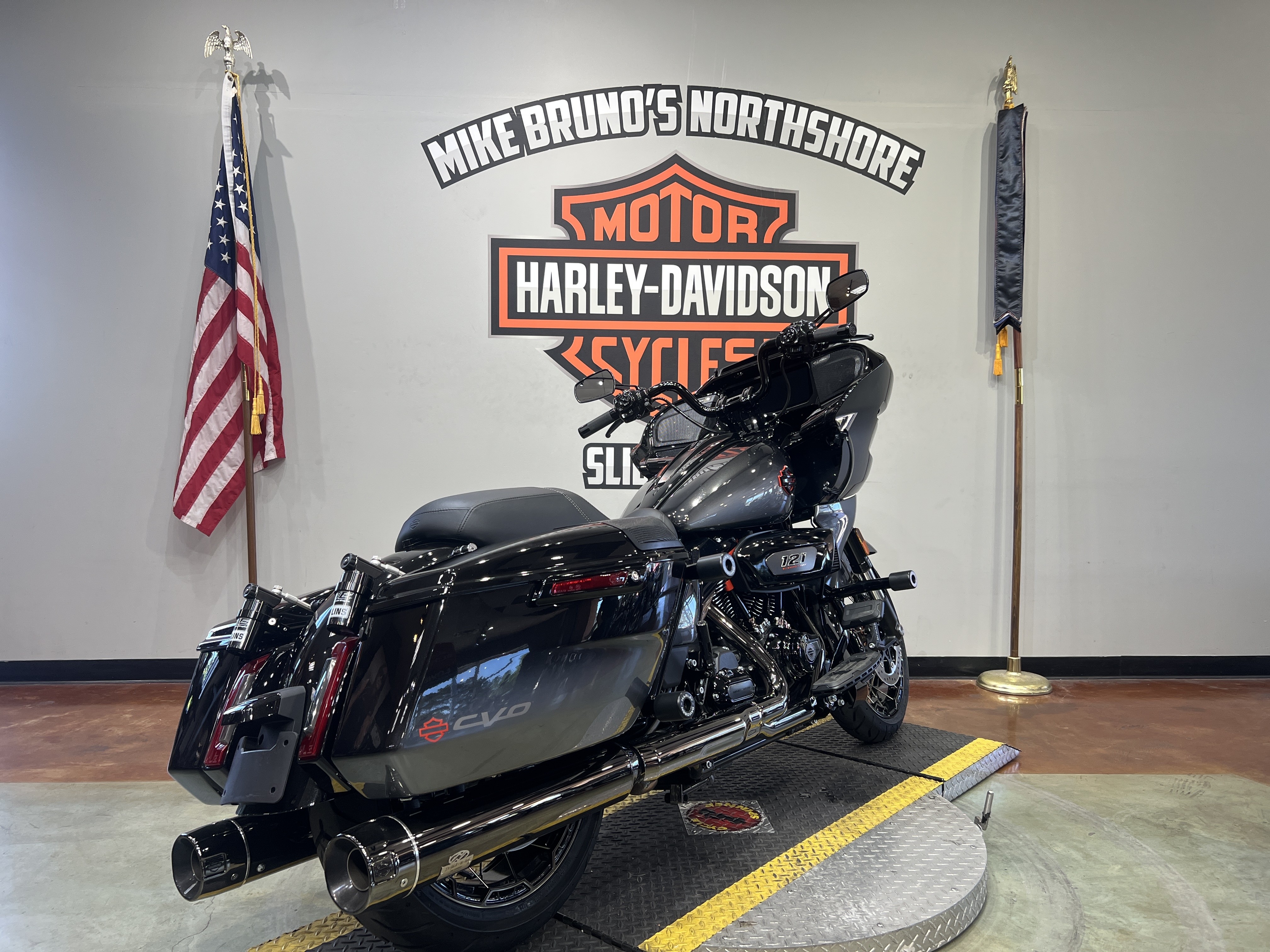 2025 Harley-Davidson CVO™ Road Glide® in Slidell, Louisiana - Photo 8